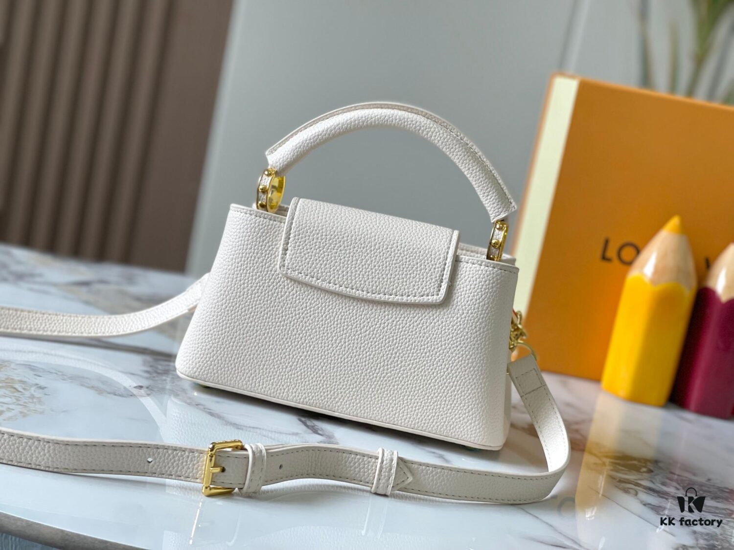 Top-Quality Guangzhou Stock M14393 White Capucines East West Mini Bag