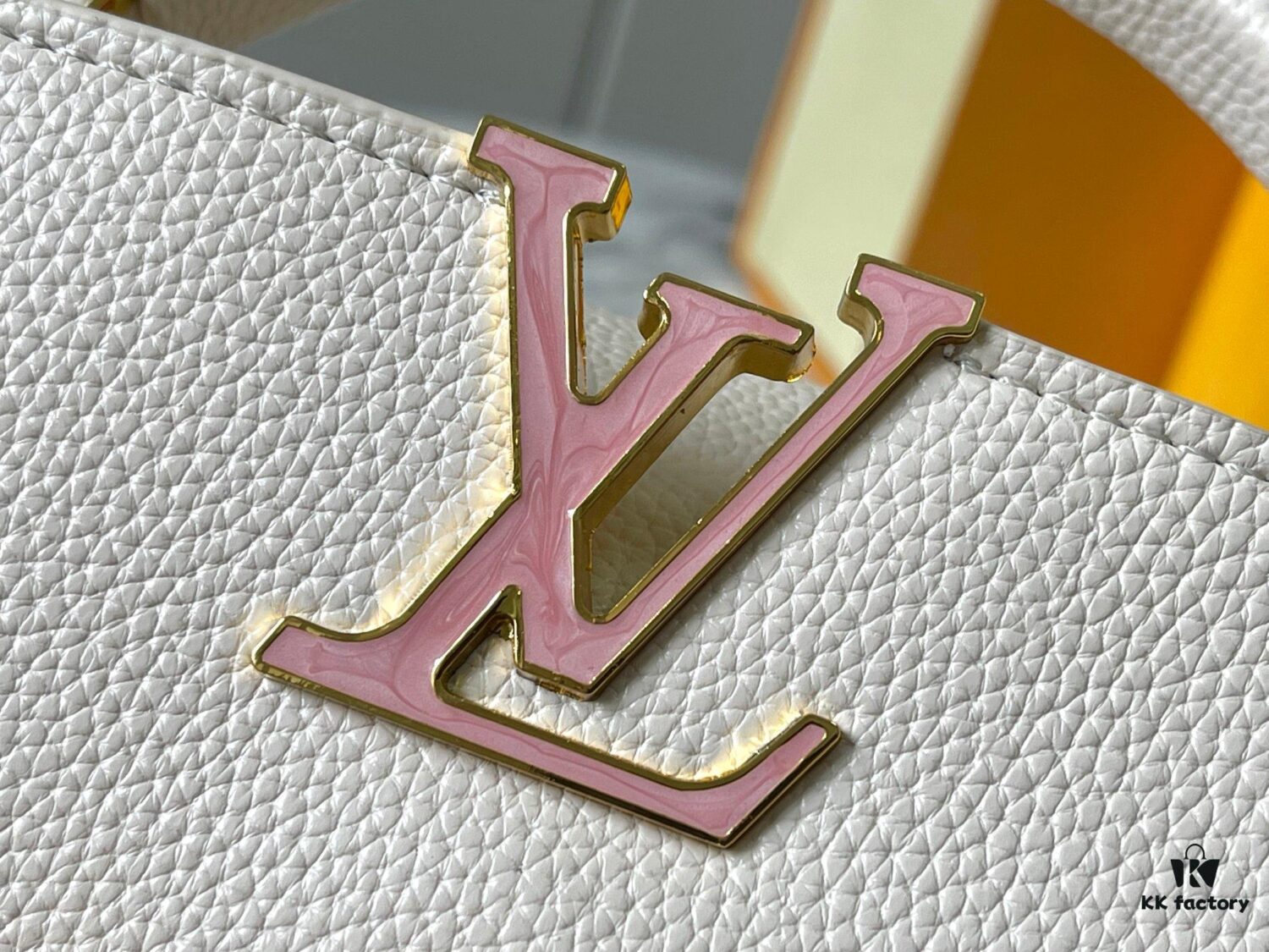 Top-Quality Guangzhou Stock M14393 White Capucines East West Mini Bag