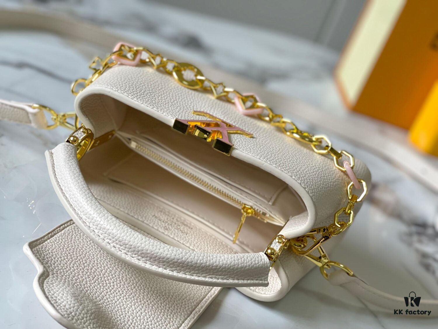 Top-Quality Guangzhou Stock M14393 White Capucines East West Mini Bag