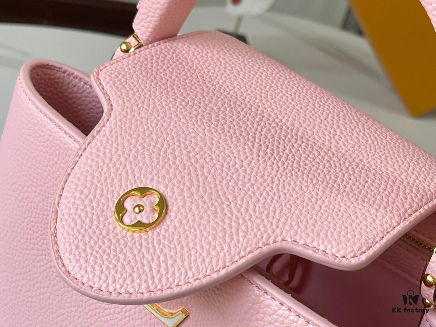 Upgraded M20841 Etoile Pearlized Pink Shell Button Capucines MM Handbag