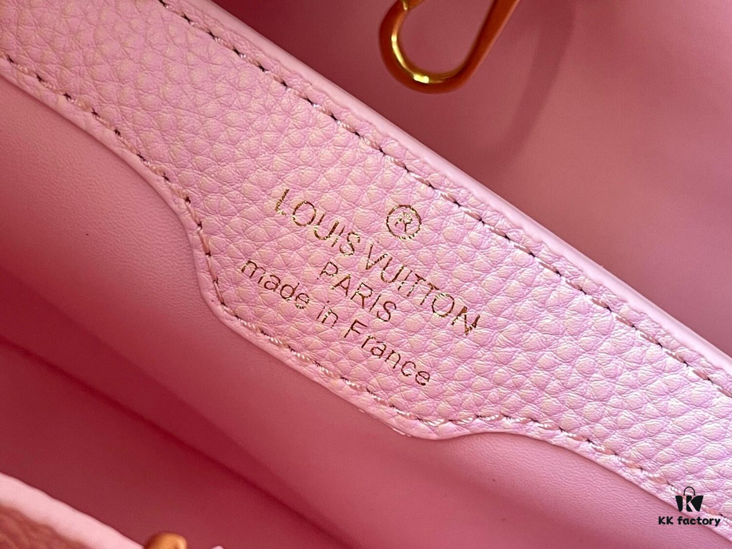 Upgraded M20841 Etoile Pearlized Pink Shell Button Capucines MM Handbag