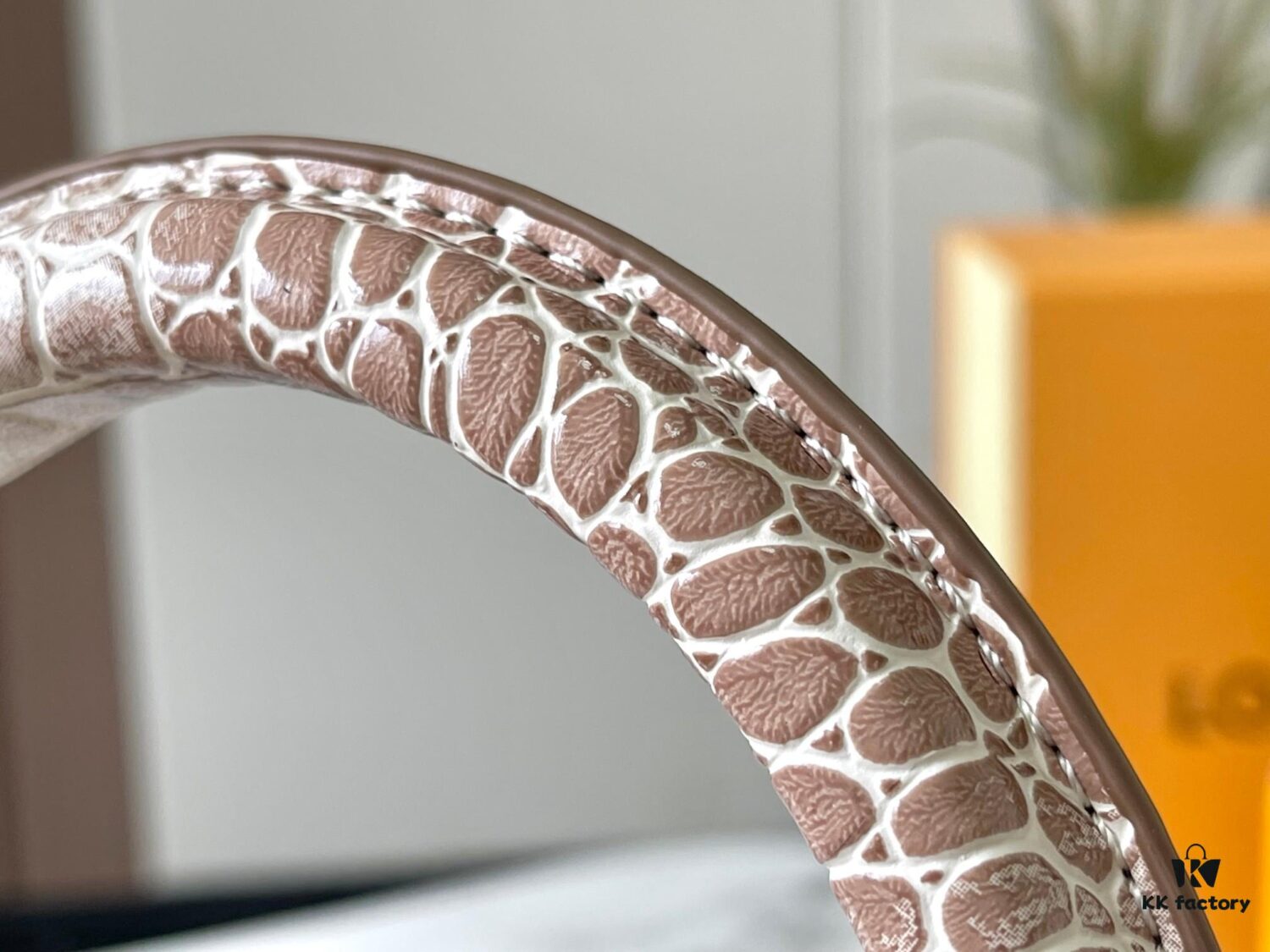 Guangzhou Stock Top Quality Original Capucines Mini