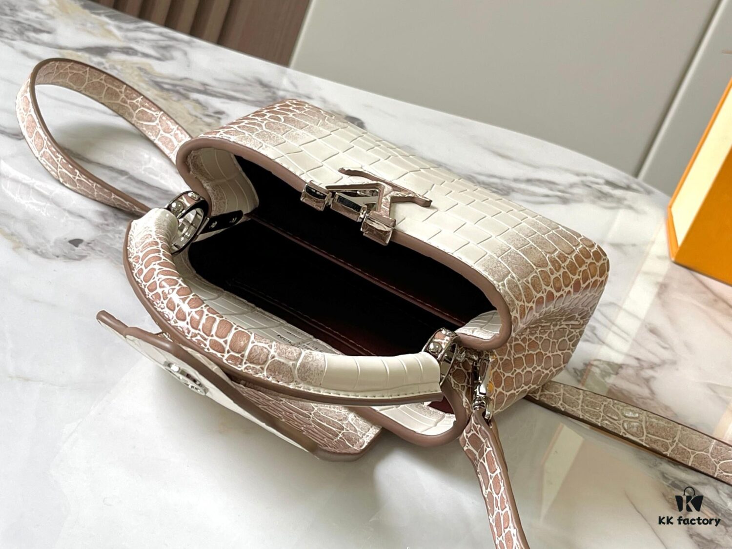 Guangzhou Stock Top Quality Original Capucines Mini