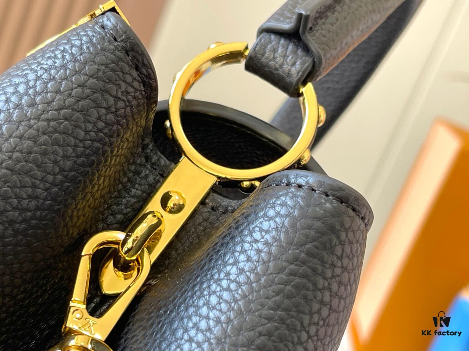 Upgraded M23766 Black and White Mother-of-Pearl Flower Crown Handbag