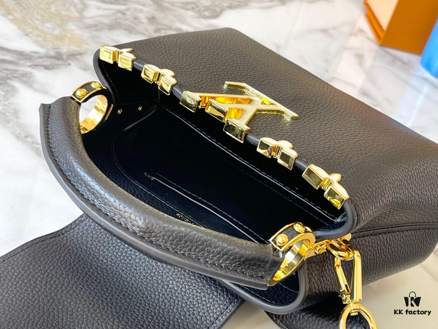 Upgraded M23765 Black and White Mother-of-Pearl Flower Crown Bag