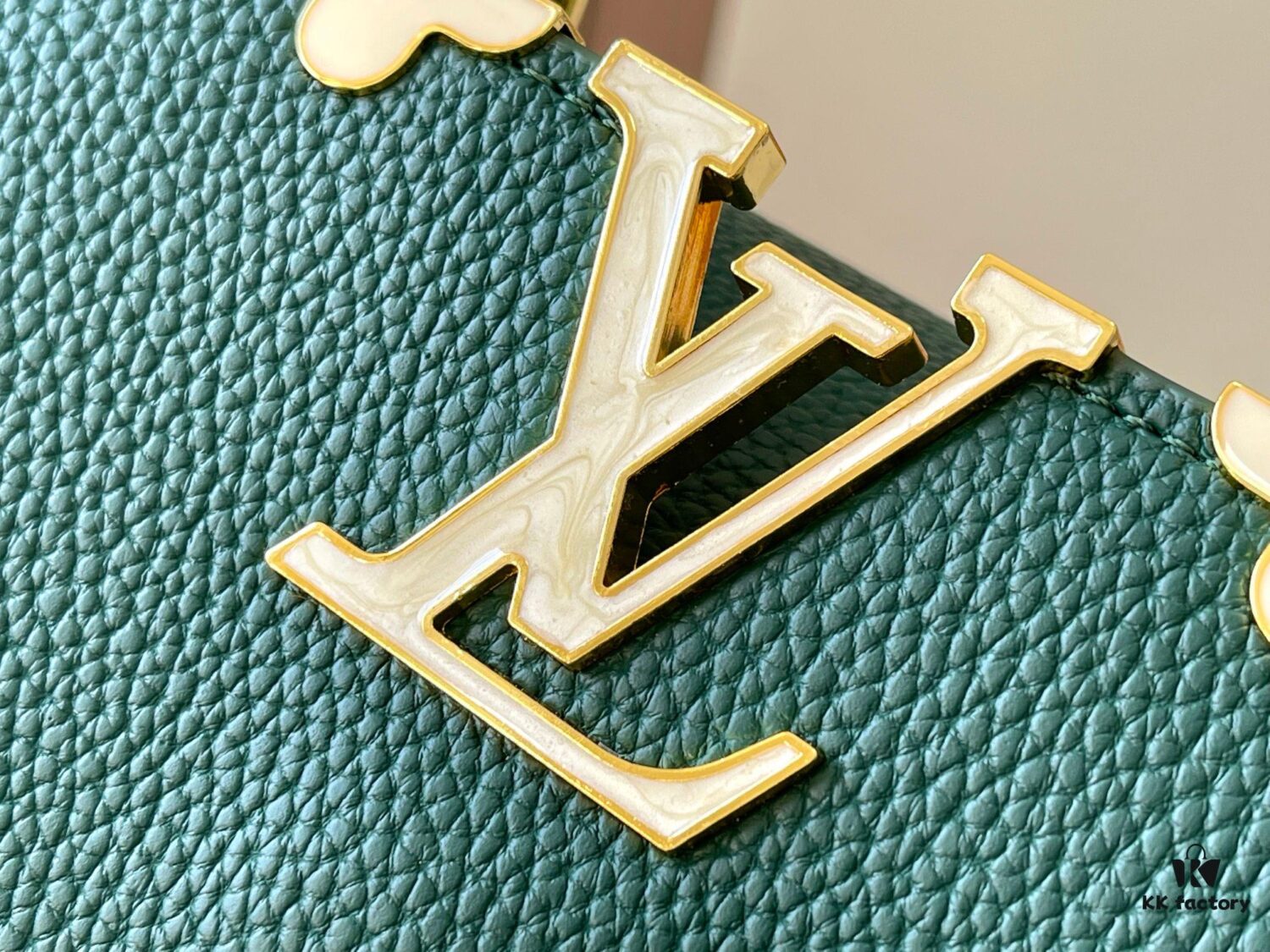 Upgraded M23766 Green and White Mother-of-Pearl Flower Crown Capucines Handbag