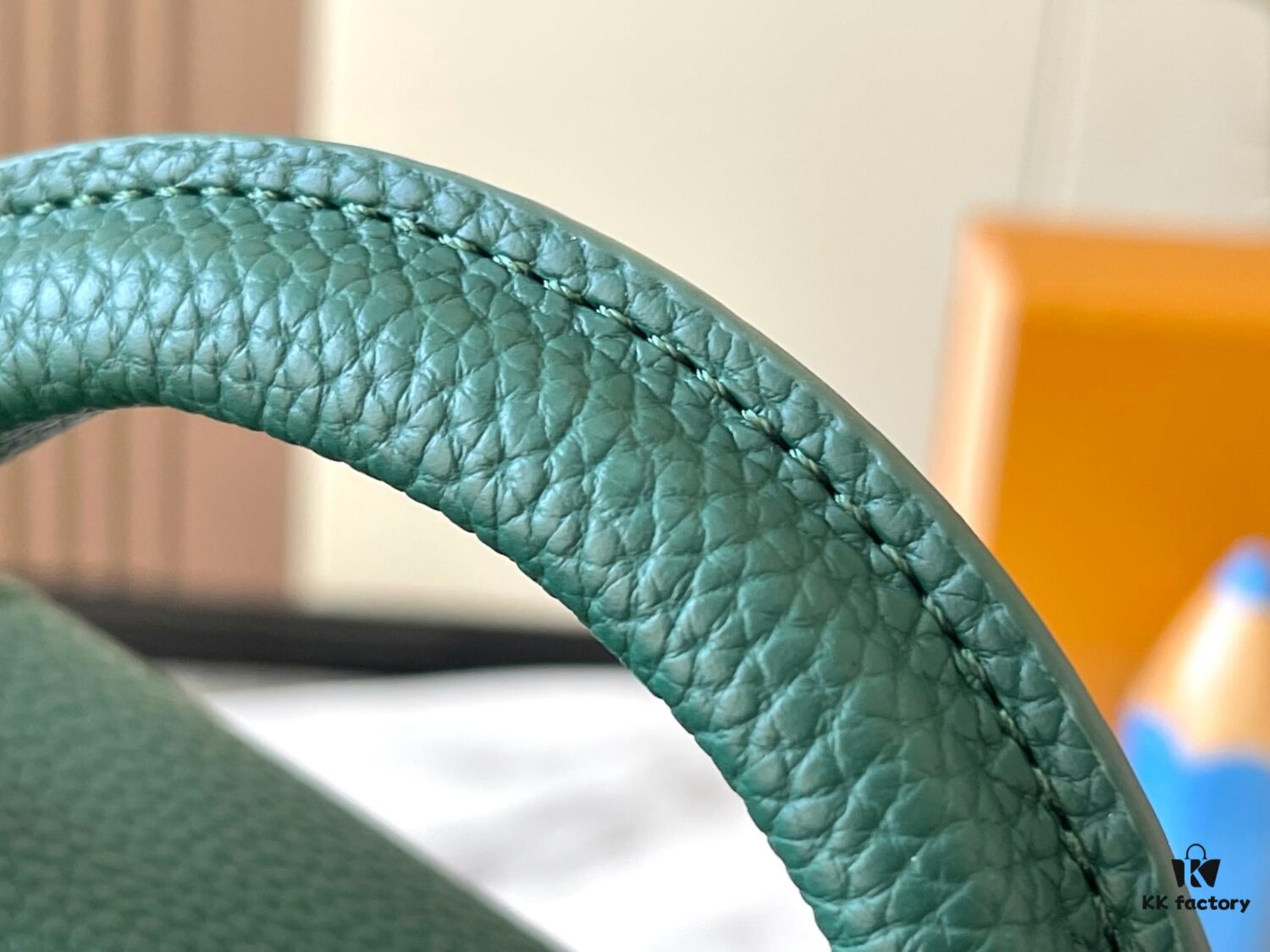 Upgraded M23766 Green and White Mother-of-Pearl Flower Crown Capucines Handbag