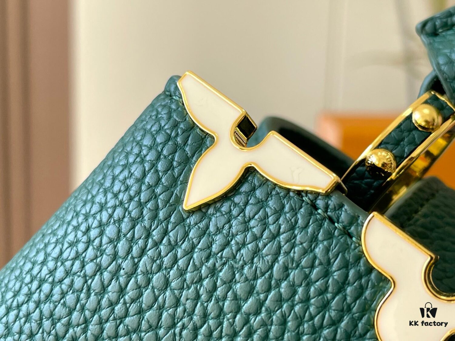 Upgraded M23766 Green and White Mother-of-Pearl Flower Crown Capucines Handbag