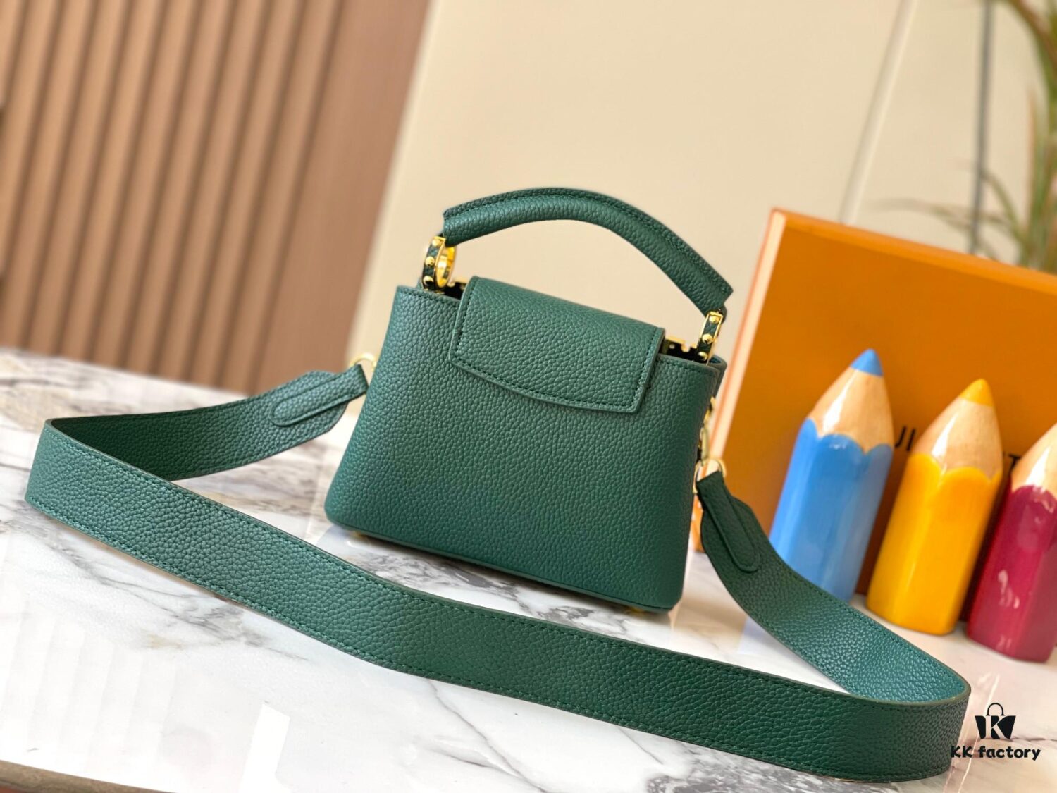 Upgraded M23765 Green and White Mother-of-Pearl Flower Crown Bag