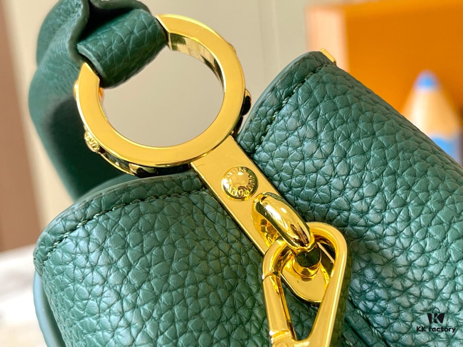 Upgraded M23765 Green and White Mother-of-Pearl Flower Crown Bag