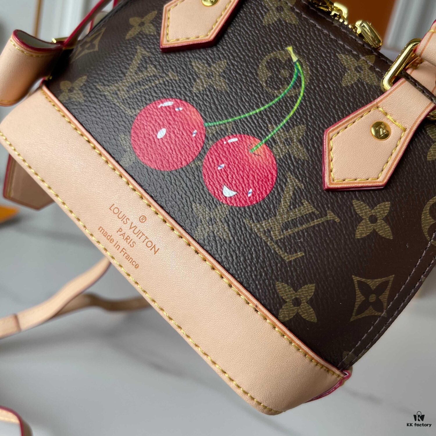 Upgraded Version 170 180 【LV x TM Nano Alma】 M13416 53152 Cherry M82717 M90611 M13104 This Nano Alma Bag Combines Monogram Coated Canvas with Cowhide Leather Trims, Featuring the Iconic Cherry Pattern from the Louis × Takashi Murakami Collaboration Series. The Top Handle and Detachable Adjustable Shoulder Strap Offer Multiple Carrying Options, While the Interior Compartment Fits Everyday Essentials Such as a Short Wallet and Large Smartphone.