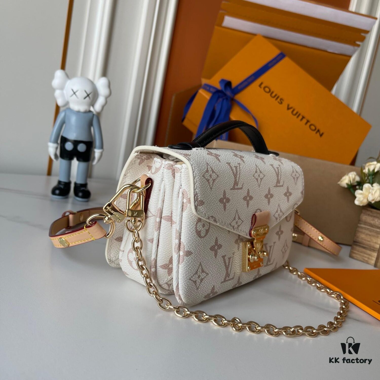 Upgraded Version 160 (High-Quality Replica) M12429 M23940 M40749 M46914 M46279 M22834 M46595 LV Messenger Bag Small East West Métis Handbag