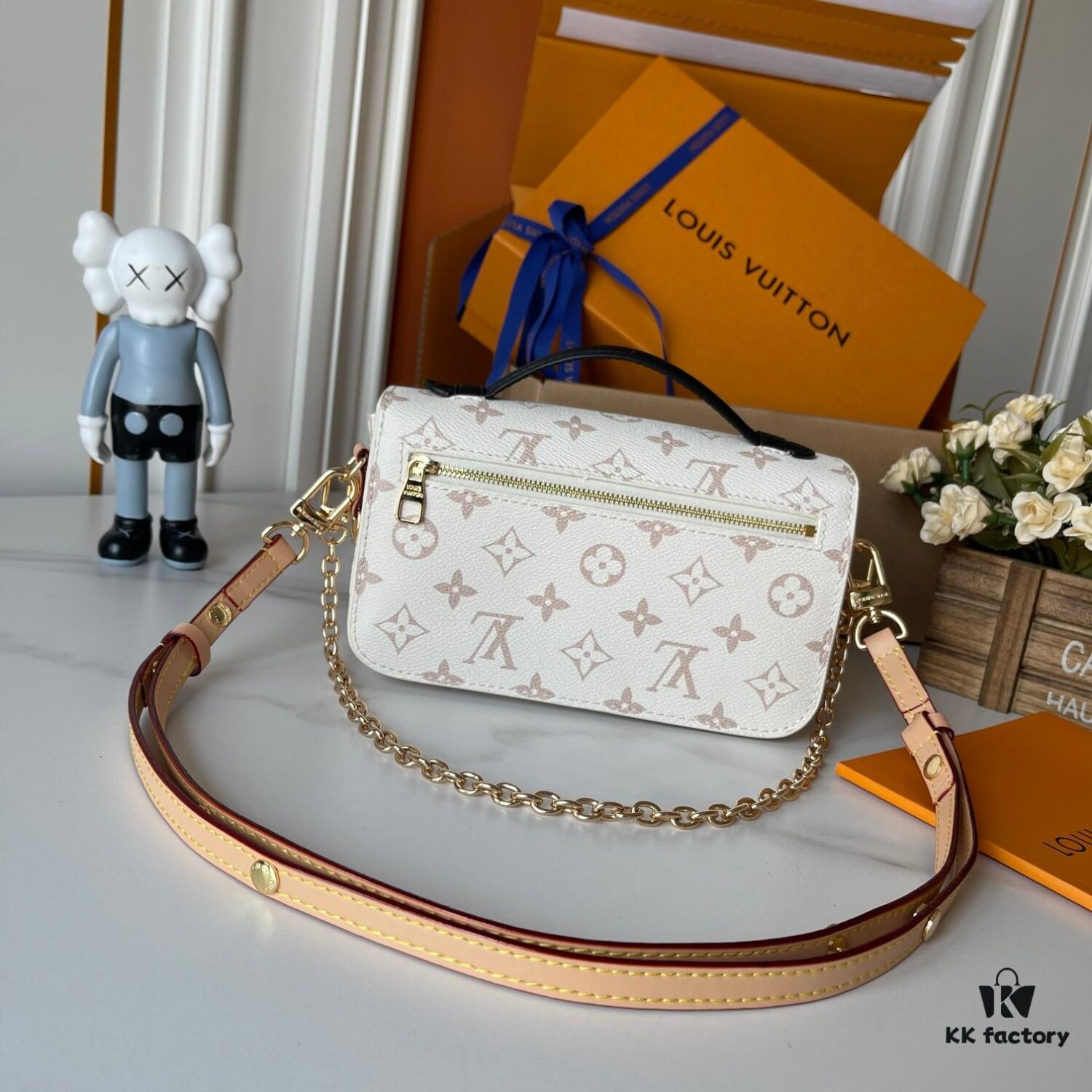 Upgraded Version 160 (High-Quality Replica) M12429 M23940 M40749 M46914 M46279 M22834 M46595 LV Messenger Bag Small East West Métis Handbag