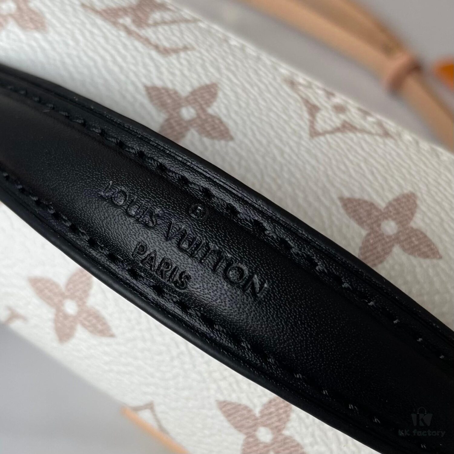 Upgraded Version 160 (High-Quality Replica) M12429 M23940 M40749 M46914 M46279 M22834 M46595 LV Messenger Bag Small East West Métis Handbag