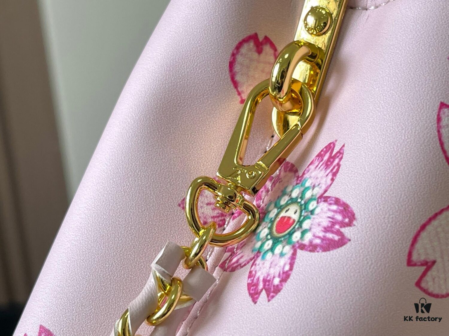 Guangzhou Stock Top Quality Original Capucines Mini Model: 13249 Pink Material: Canvas with Graffiti Hardware Upgraded Features: LV Initials, Unique Edge Ring, Exquisite Monogram Flower on Flap