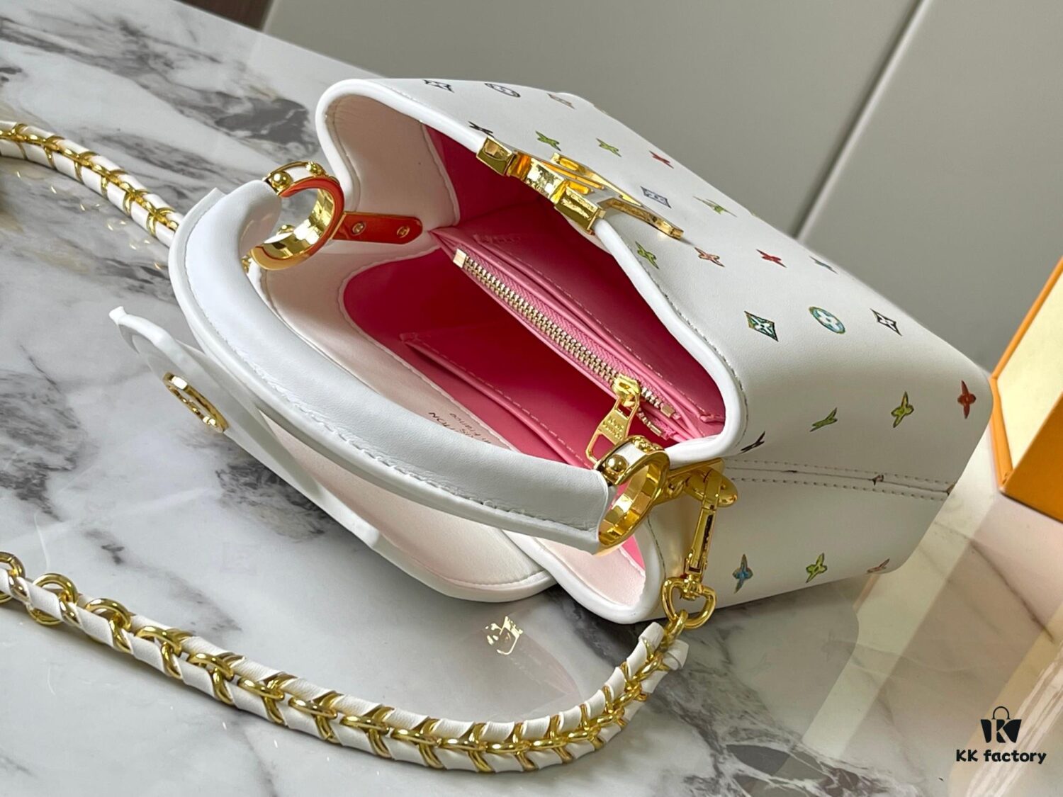 Guangzhou Stock Top Quality Original Capucines Mini Model: 14165 White Material: Canvas Graffiti Hardware Upgraded Features: LV Initials, Unique Edge Ring, Exquisite Monogram Flower on Flap