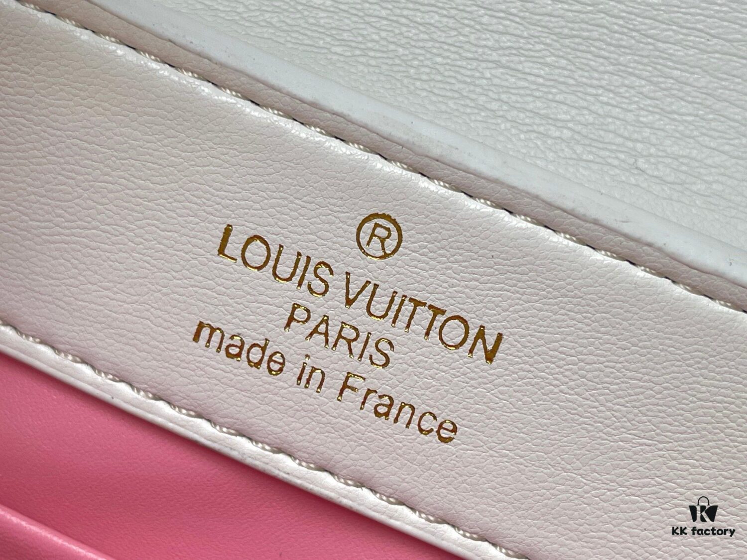 Guangzhou Stock Top Quality Original Capucines Mini Model: 14165 White Material: Canvas Graffiti Hardware Upgraded Features: LV Initials, Unique Edge Ring, Exquisite Monogram Flower on Flap