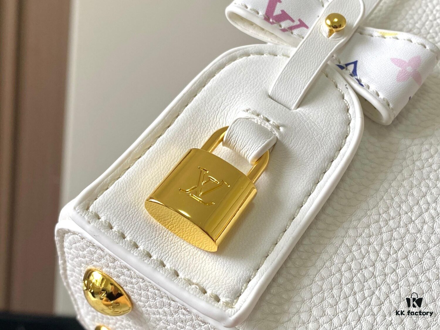 Guangzhou Stock Top Quality Original Version Capucines Mini Model: 12352 White with 33 Colorful Elements Material: Crushed Calfskin Hardware Upgraded Features: LV Initials, Unique Border Ring, Exquisite Monogram Flower on Flap Closure Dimensions: 21×14×8cm