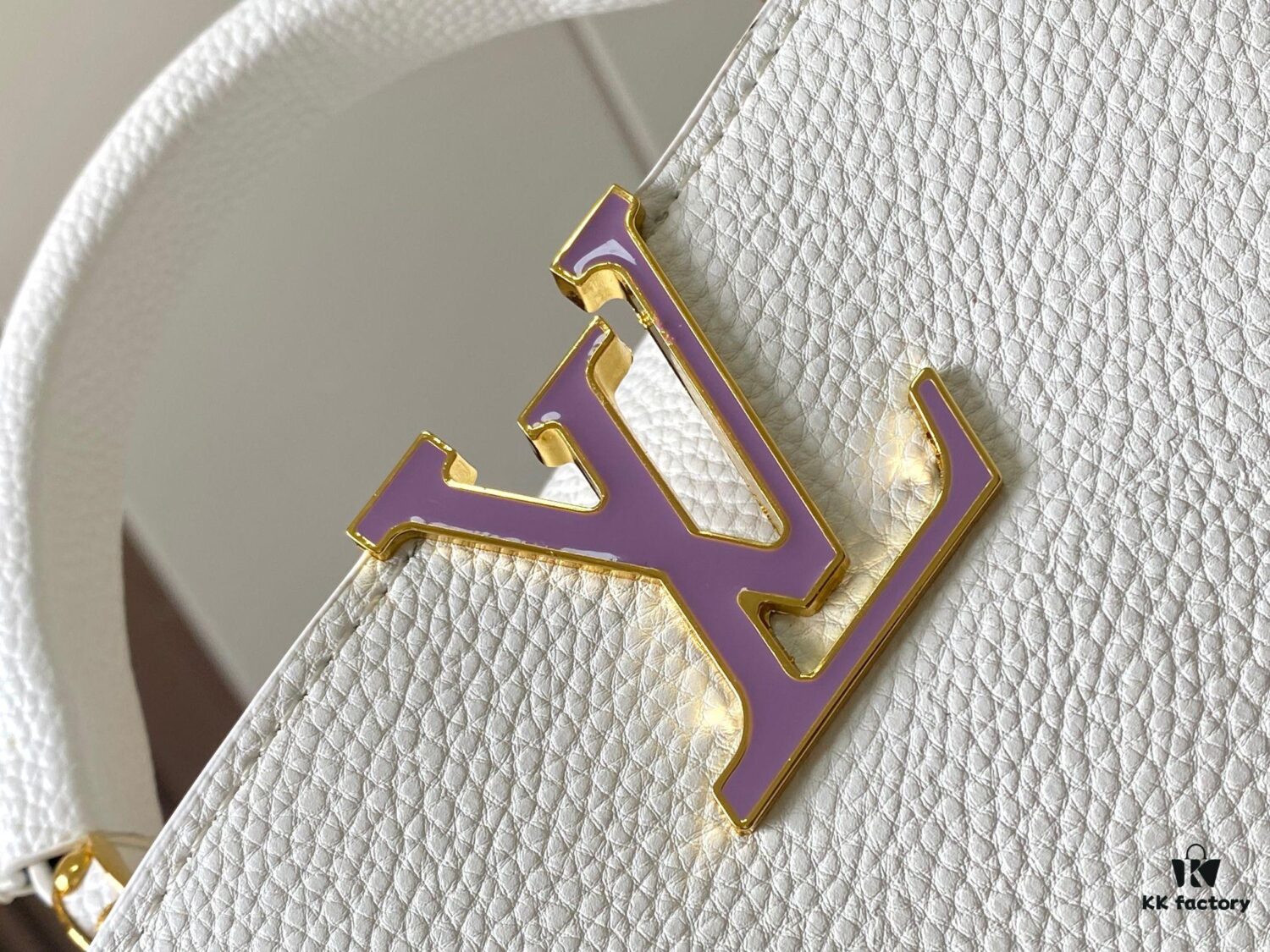 Guangzhou Stock Top Quality Original Version Capucines Mini Model: 12352 White with 33 Colorful Elements Material: Crushed Calfskin Hardware Upgraded Features: LV Initials, Unique Border Ring, Exquisite Monogram Flower on Flap Closure Dimensions: 21×14×8cm