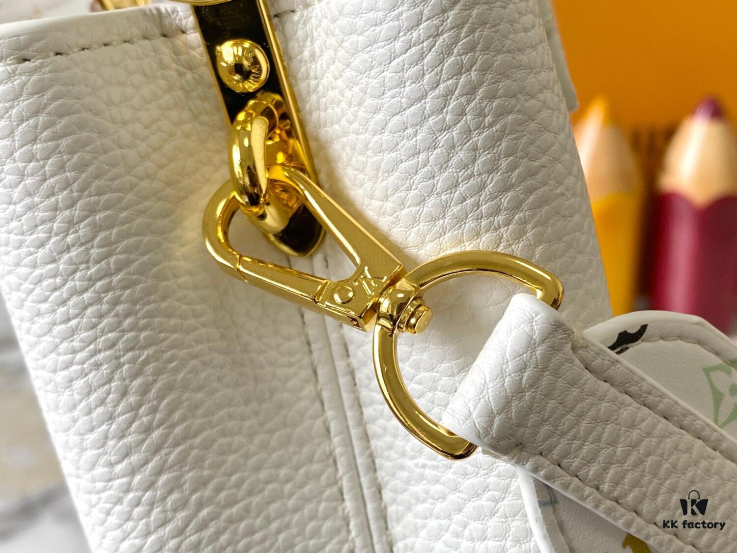 Guangzhou Stock Top Quality Original Version Capucines Mini Model: 12352 White with 33 Colorful Elements Material: Crushed Calfskin Hardware Upgraded Features: LV Initials, Unique Border Ring, Exquisite Monogram Flower on Flap Closure Dimensions: 21×14×8cm