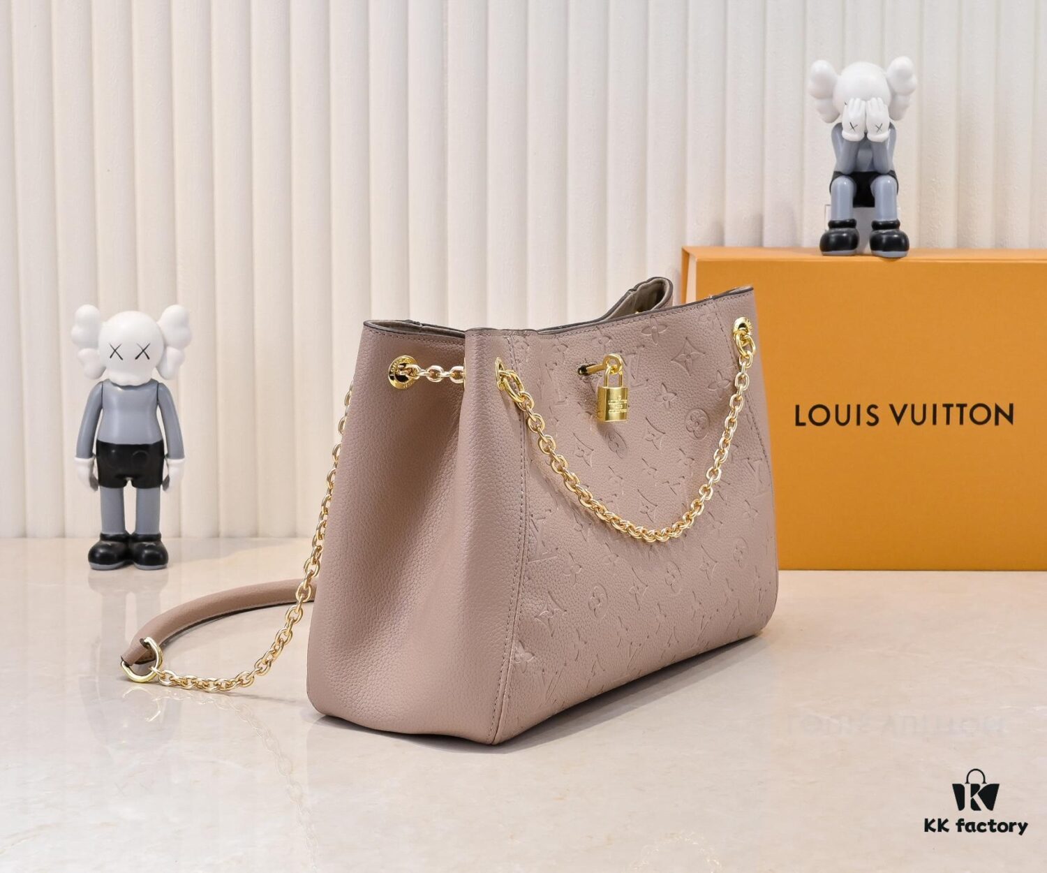 Batch Model M14414 M14659 M14234 This Anytime Medium Handbag Reinterprets the Classic Promenade Bag from 1988, Making It an Ideal Choice for Daily Commuting or Weekend Getaways