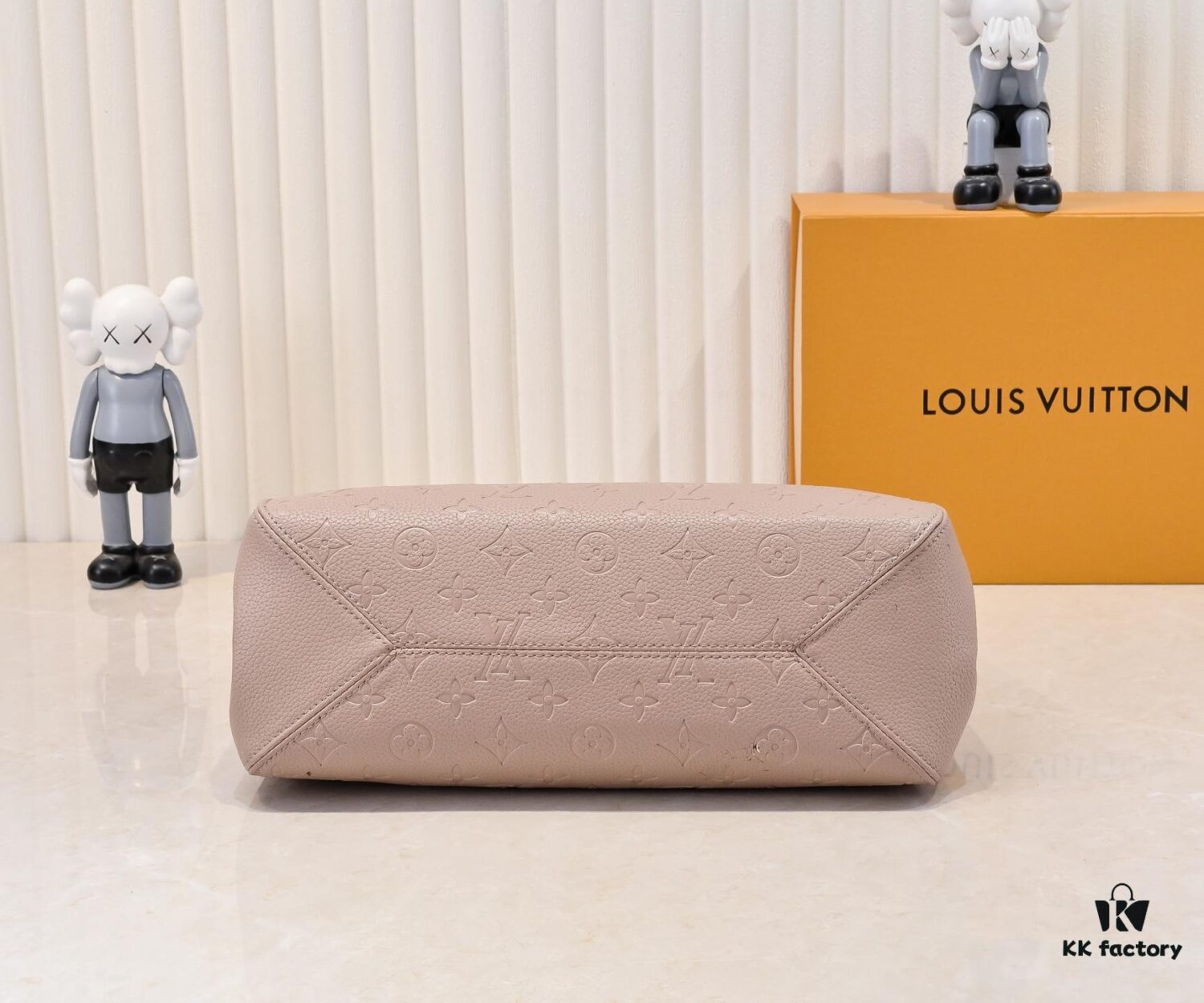 Batch Model M14414 M14659 M14234 This Anytime Medium Handbag Reinterprets the Classic Promenade Bag from 1988, Making It an Ideal Choice for Daily Commuting or Weekend Getaways