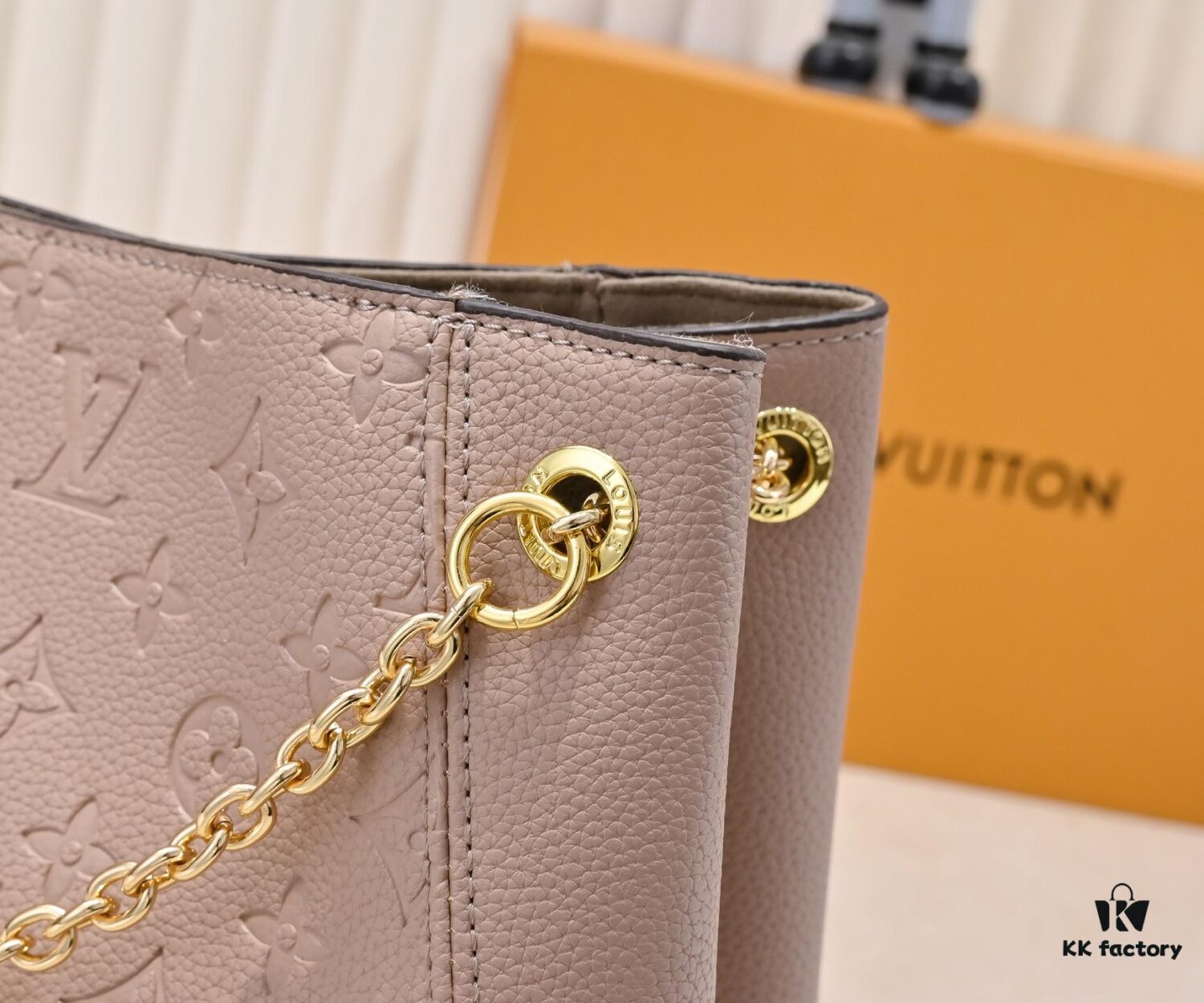 Batch Model M14414 M14659 M14234 This Anytime Medium Handbag Reinterprets the Classic Promenade Bag from 1988, Making It an Ideal Choice for Daily Commuting or Weekend Getaways