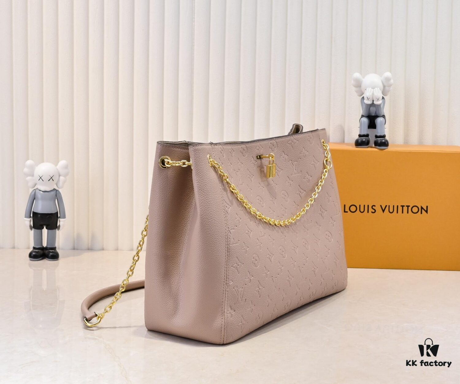 M14414 M14659 M14234 This Anytime Medium Bag Reimagines the Classic 1988 Promenade Bag