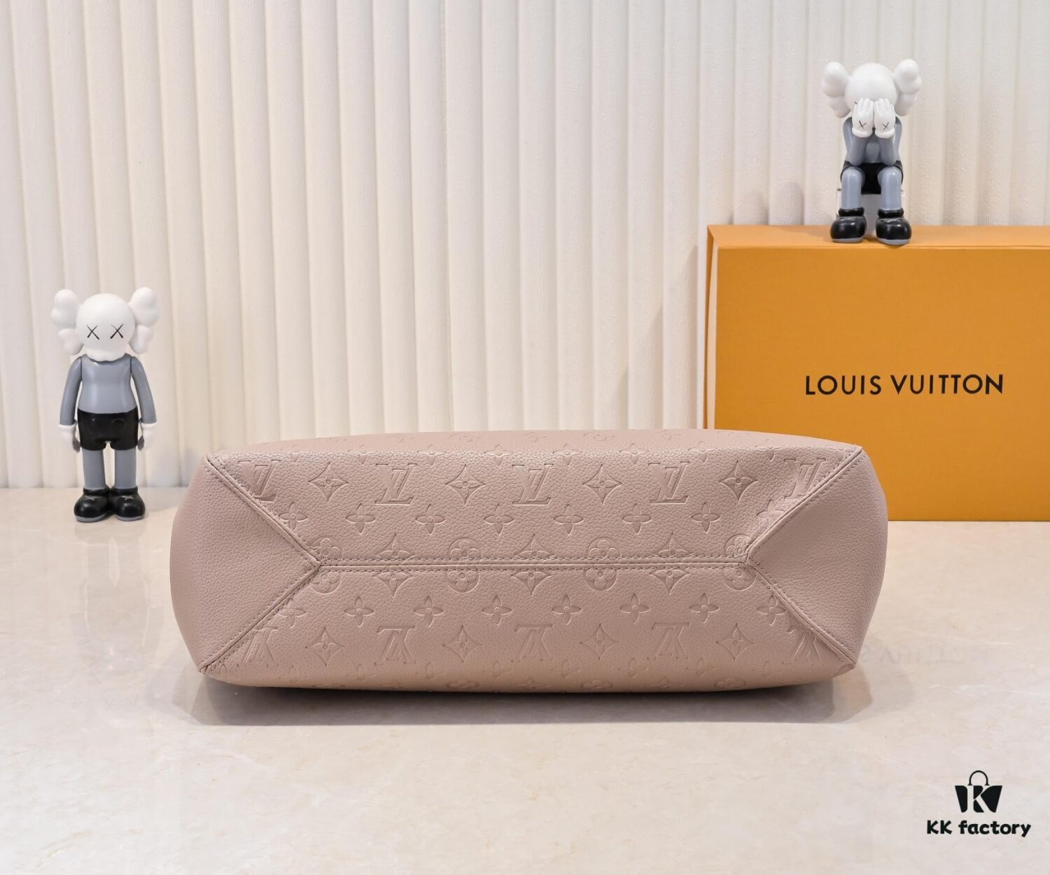 M14414 M14659 M14234 This Anytime Medium Bag Reimagines the Classic 1988 Promenade Bag