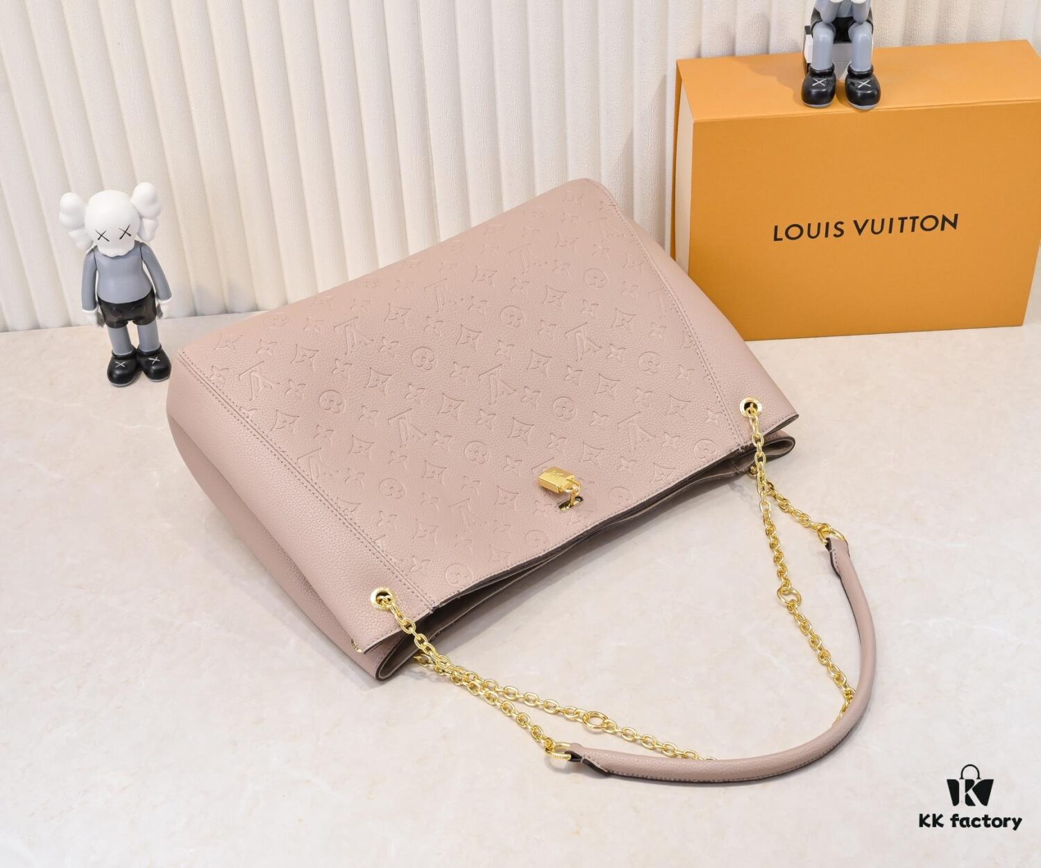 M14414 M14659 M14234 This Anytime Medium Bag Reimagines the Classic 1988 Promenade Bag