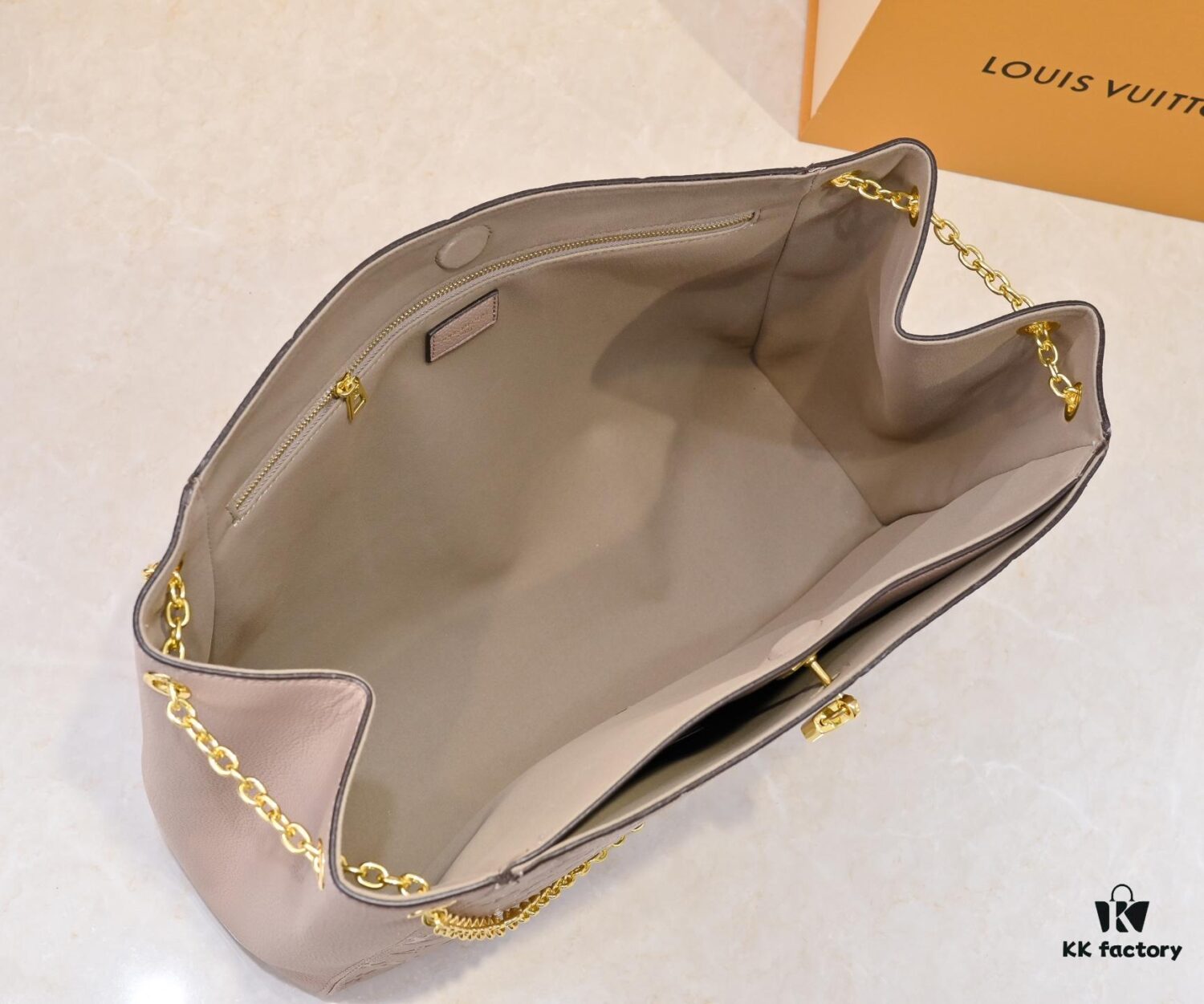 M14414 M14659 M14234 This Anytime Medium Bag Reimagines the Classic 1988 Promenade Bag