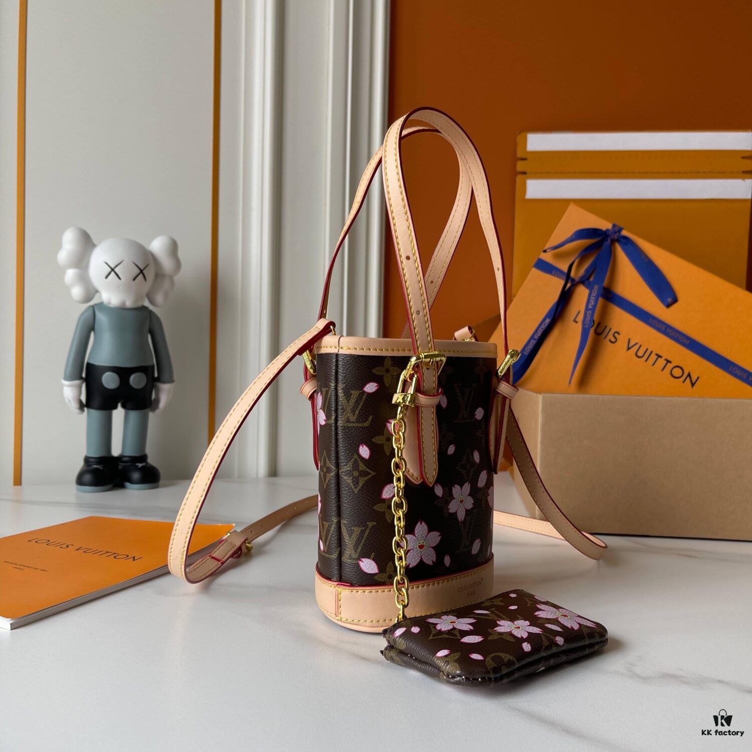 Upgraded M13417 M81489 M13619 Lv➰ Longshang Village White Tricolor Upgraded Nano Bucket Bag from Match Collection