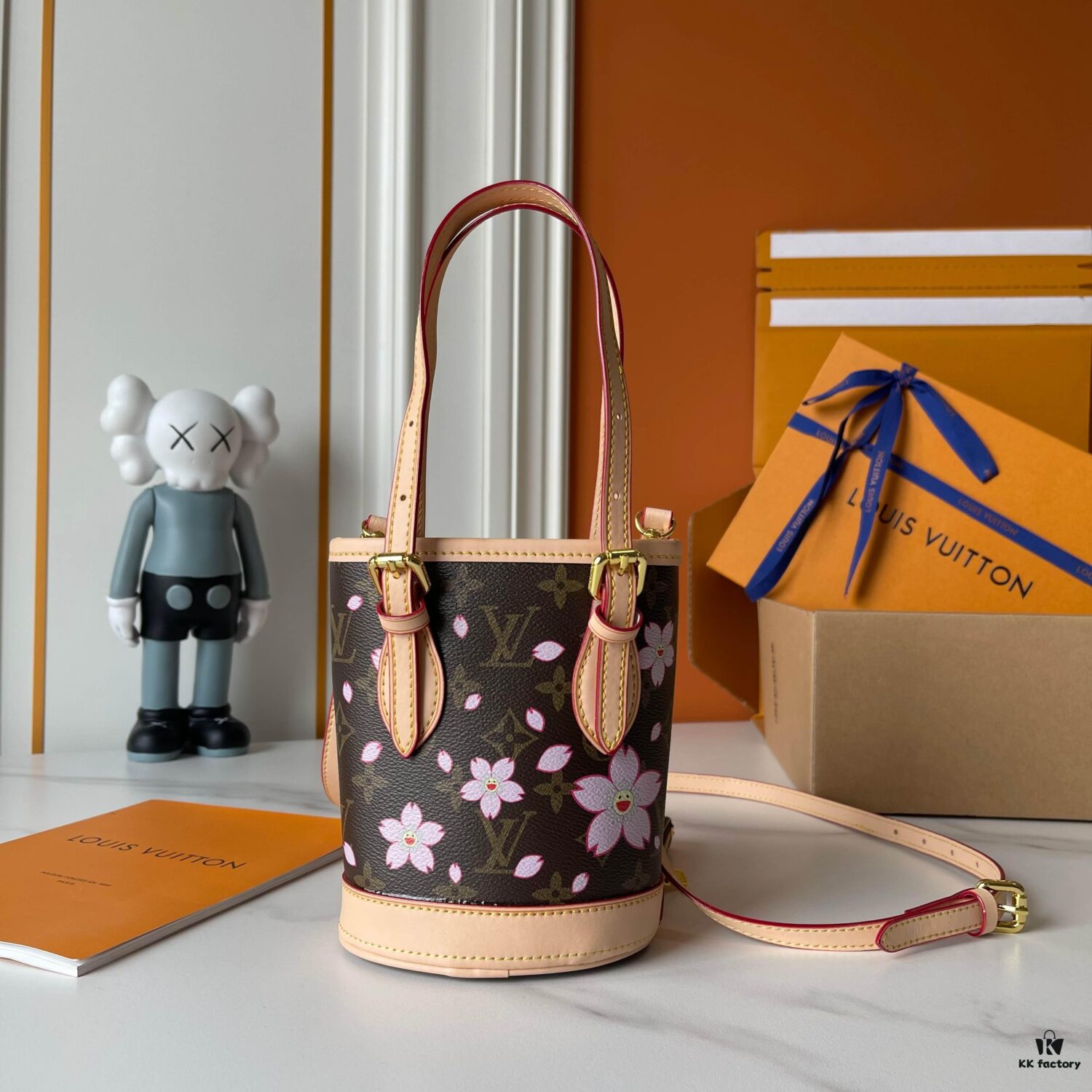 Upgraded M13417 M81489 M13619 Lv➰ Longshang Village White Tricolor Upgraded Nano Bucket Bag from Match Collection