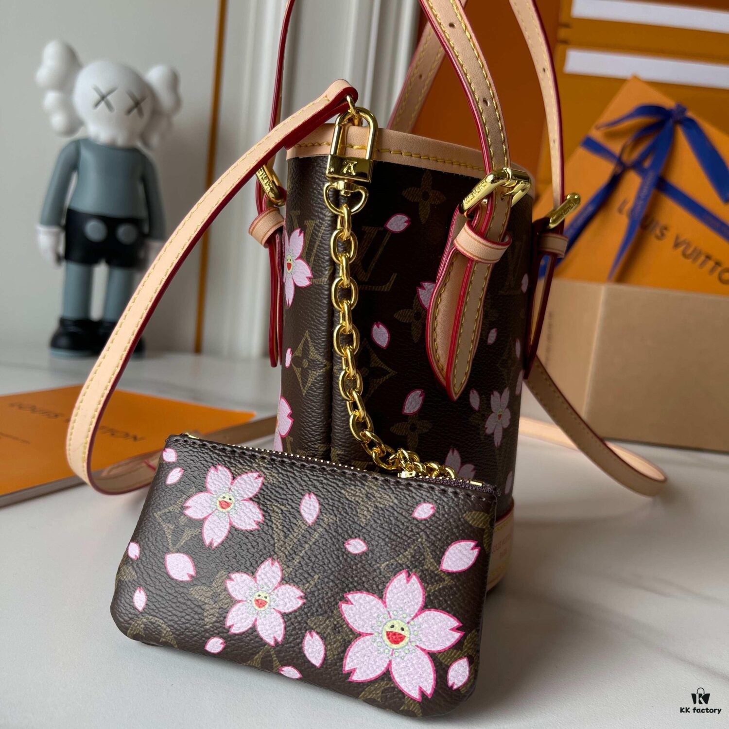 Upgraded M13417 M81489 M13619 Lv➰ Longshang Village White Tricolor Upgraded Nano Bucket Bag from Match Collection