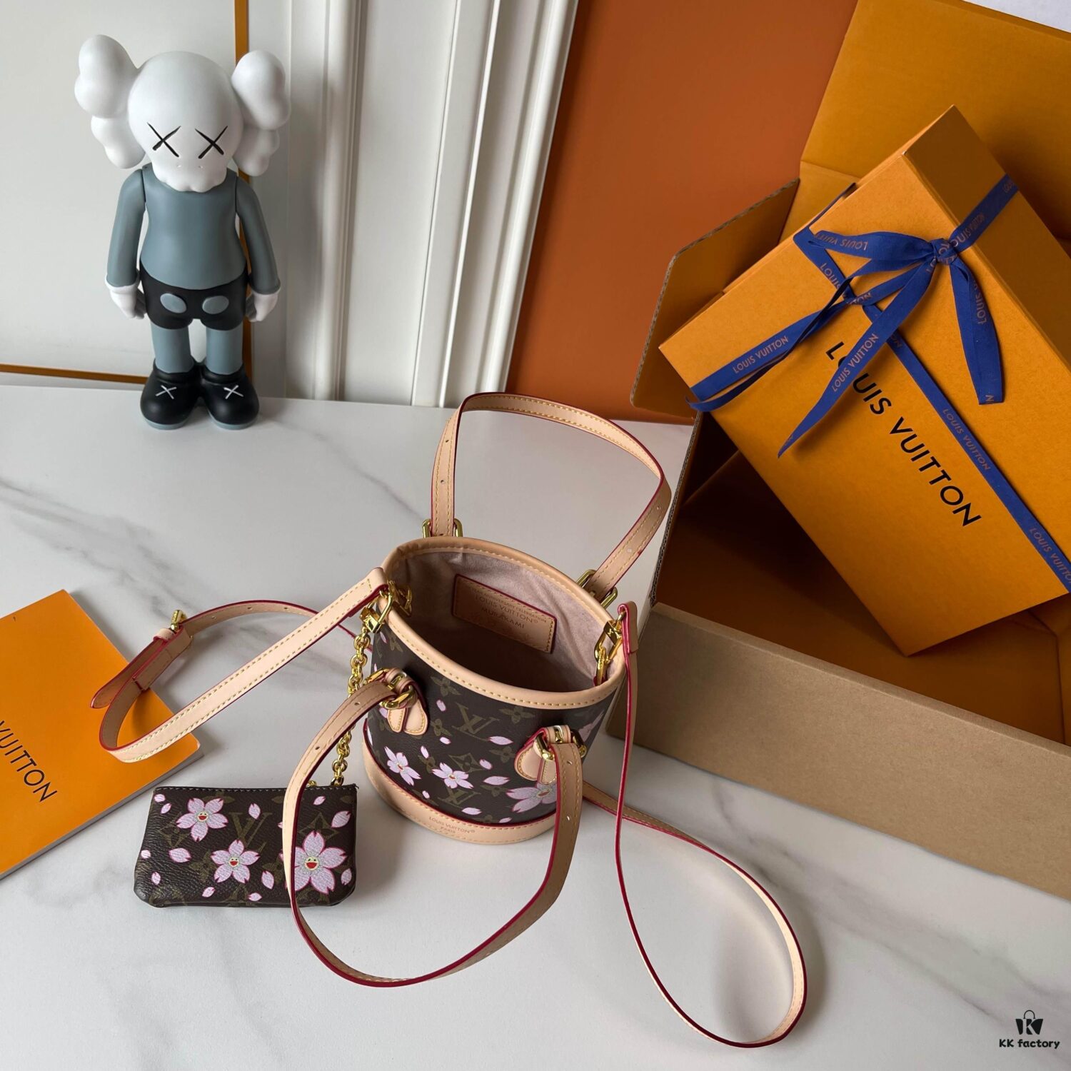 Upgraded M13417 M81489 M13619 Lv➰ Longshang Village White Tricolor Upgraded Nano Bucket Bag from Match Collection