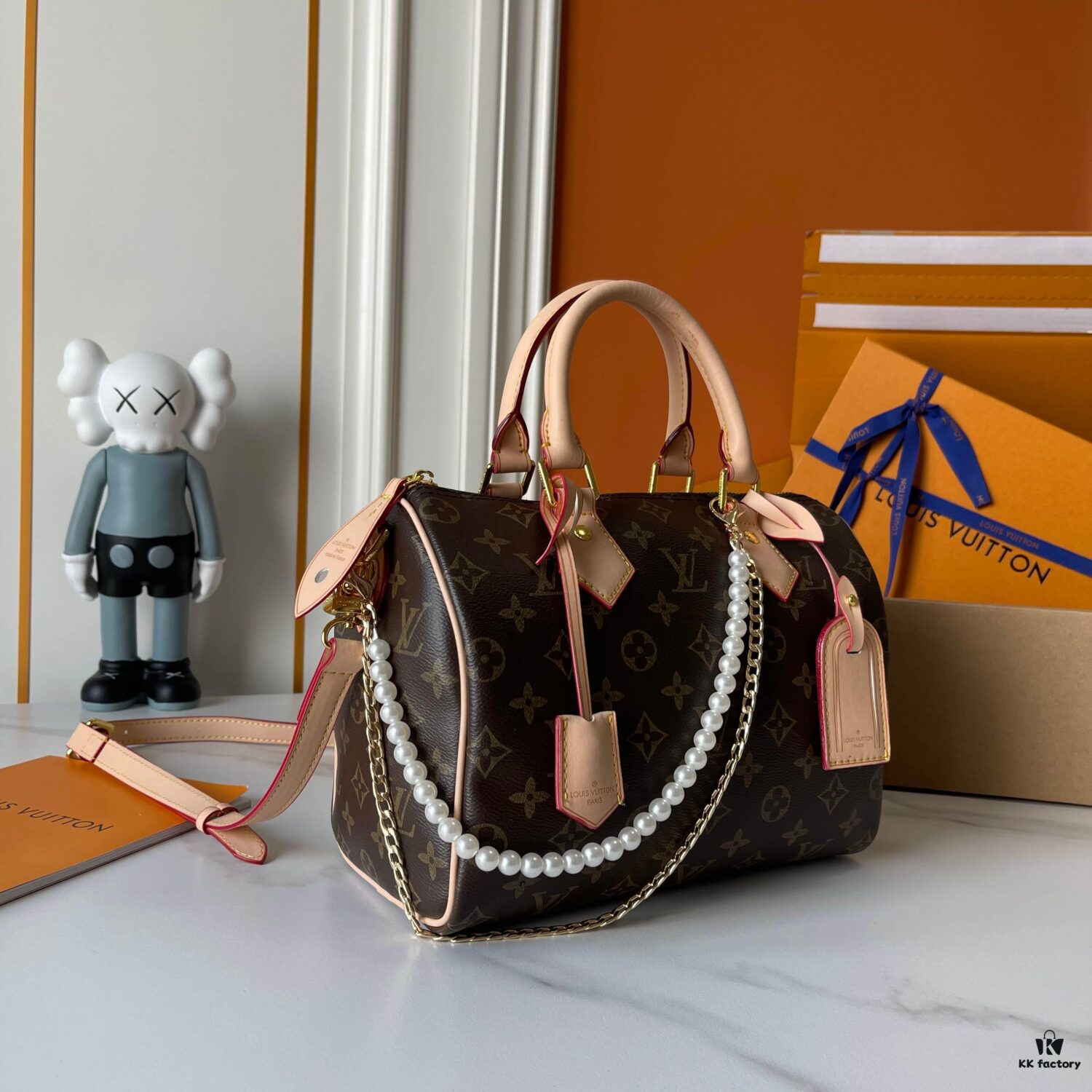 Upgraded M40395-M13805-M13257-M24422-M24423-89108-14174 M13806 40391 40390 LV Murakami Collaboration Nano Speedy Handbag This Nano Speedy Bag Combines Monogram Canvas and Printed Calfskin Trims in 33 Vibrant Colors White Tricolor Black Tricolor Twelve Sections Global Hit Beloved by Celebrities