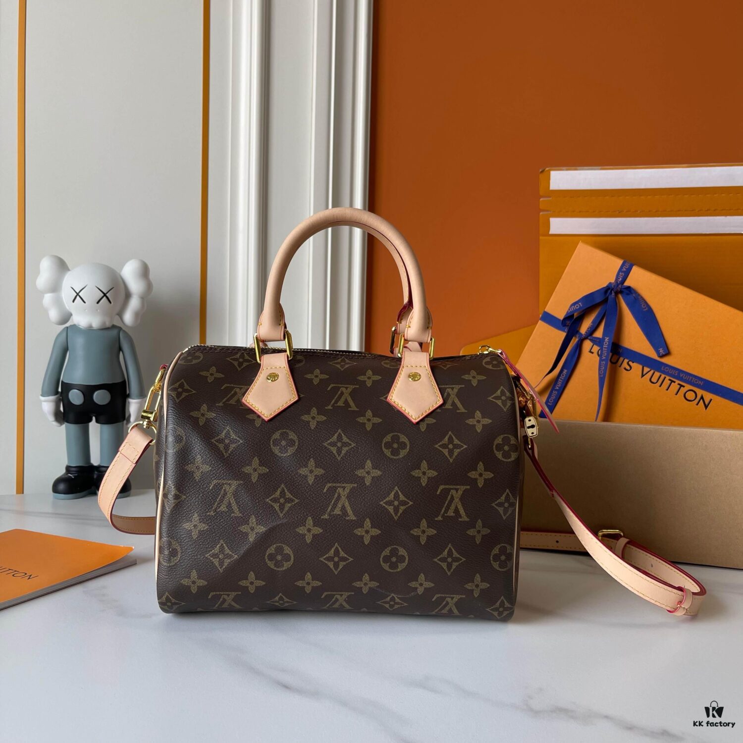 Upgraded M40395-M13805-M13257-M24422-M24423-89108-14174 M13806 40391 40390 LV Murakami Collaboration Nano Speedy Handbag This Nano Speedy Bag Combines Monogram Canvas and Printed Calfskin Trims in 33 Vibrant Colors White Tricolor Black Tricolor Twelve Sections Global Hit Beloved by Celebrities