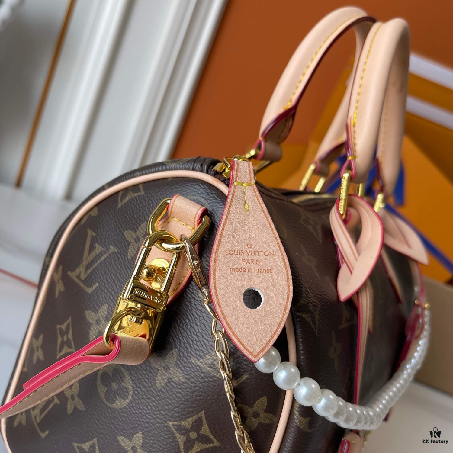 Upgraded M40395-M13805-M13257-M24422-M24423-89108-14174 M13806 40391 40390 LV Murakami Collaboration Nano Speedy Handbag This Nano Speedy Bag Combines Monogram Canvas and Printed Calfskin Trims in 33 Vibrant Colors White Tricolor Black Tricolor Twelve Sections Global Hit Beloved by Celebrities