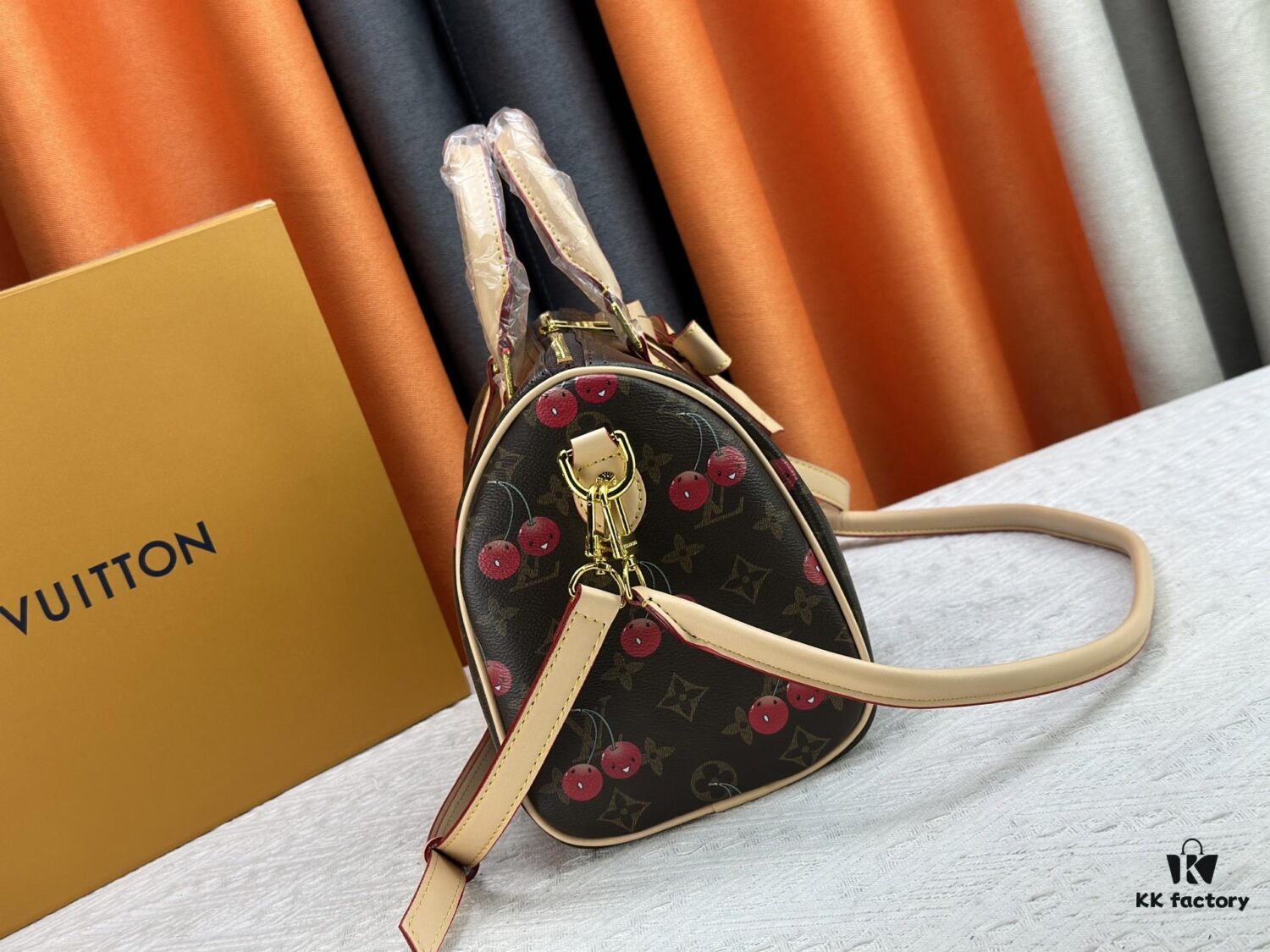 M17089 M40391 Louis Vuitton Cherry Series Handbag from 2005 Designed by Takashi Murakami