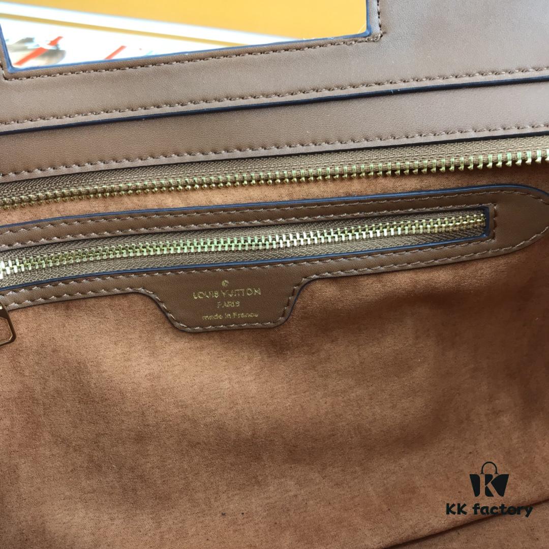 LV Handheld Bag with Long Strap 😇✈ Super Practical 😎 European Boutique Same Style 🛑 Made of Elegant DaMeier Ebene Classic Fabric 🛑 Lined with Unique Custom Foam Material, Wear-Resistant, Dirt-Resistant, Washable 👍💎 Combines Fashion and Functionality 👿 Soft and Comfortable Body 🔜 Interior Features Slip Pockets 🎩 Large Capacity Meets Daily Needs 💯 Model: 53666 Size: 30-19-8