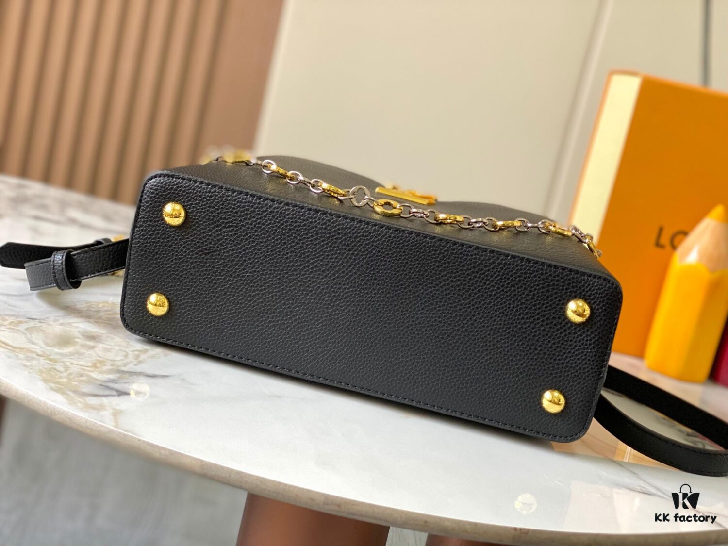 69307b496e68136f4d9a6e53 Top Quality Original Guangzhou Stock 🇫🇷 M12938 ChainOnYou Series Capucines Medium Handbag in Taurillon Cowhide Leather