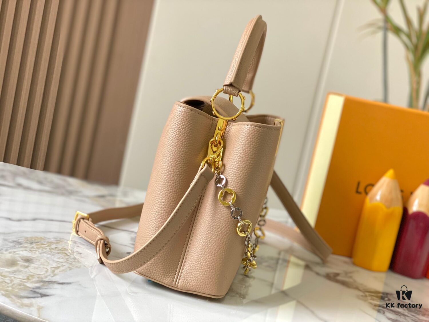 69307b656e68136f4d9a6e86 Top Quality Original Guangzhou Stock 🇫🇷 M12938 ChainOnYou Capucines Medium Handbag in Taurillon Cowhide Leather