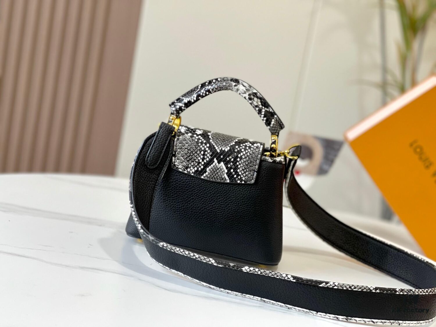 Exclusive On-hand Photo - Upgraded M95509 CAPUCINES Mini Bag