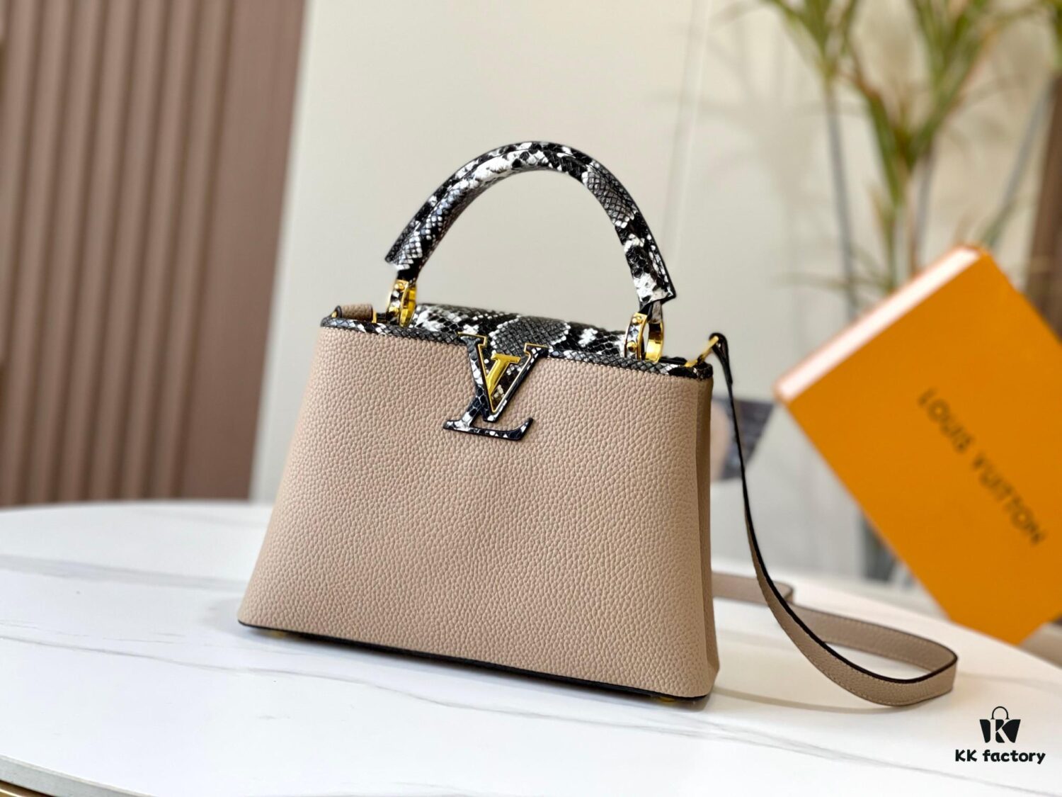 Exclusive On-site Photo - Upgraded M95508 CAPUCINES Small Handbag