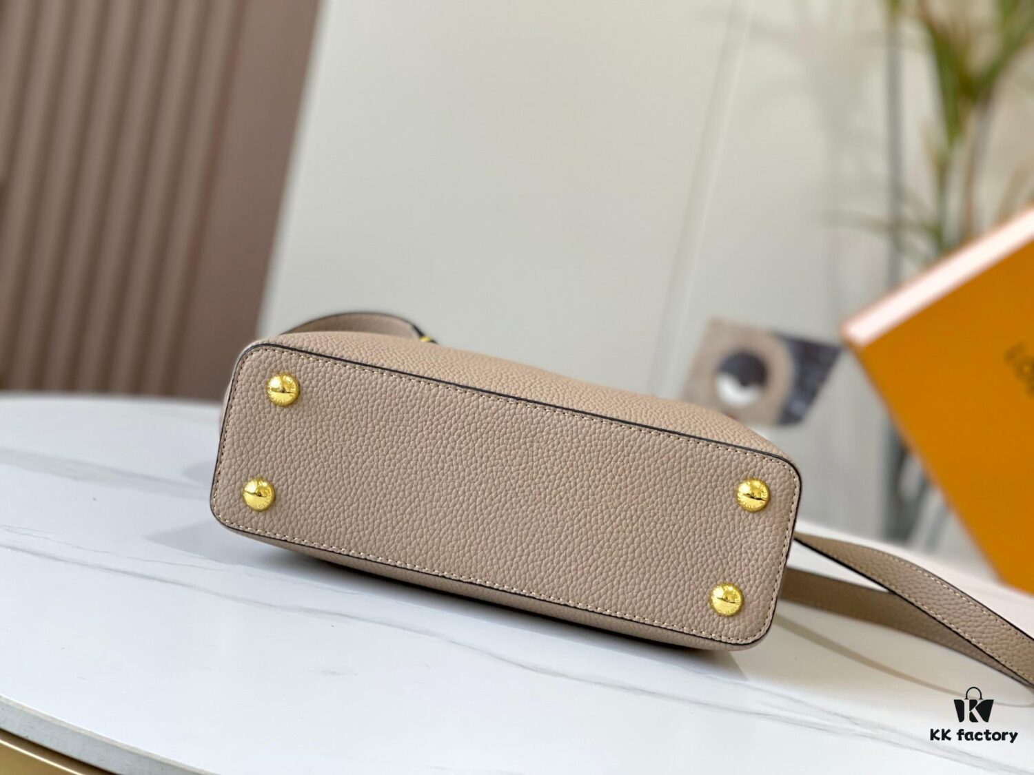 Exclusive On-site Photo - Upgraded M95508 CAPUCINES Small Handbag