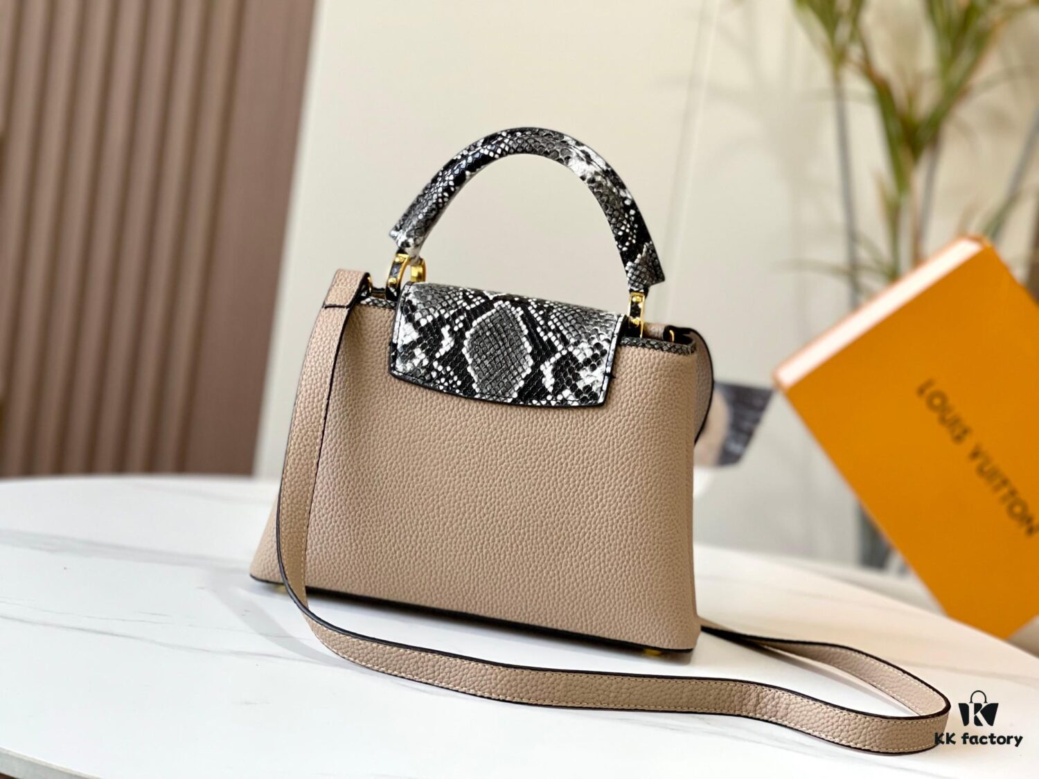 Exclusive On-site Photo - Upgraded M95508 CAPUCINES Small Handbag