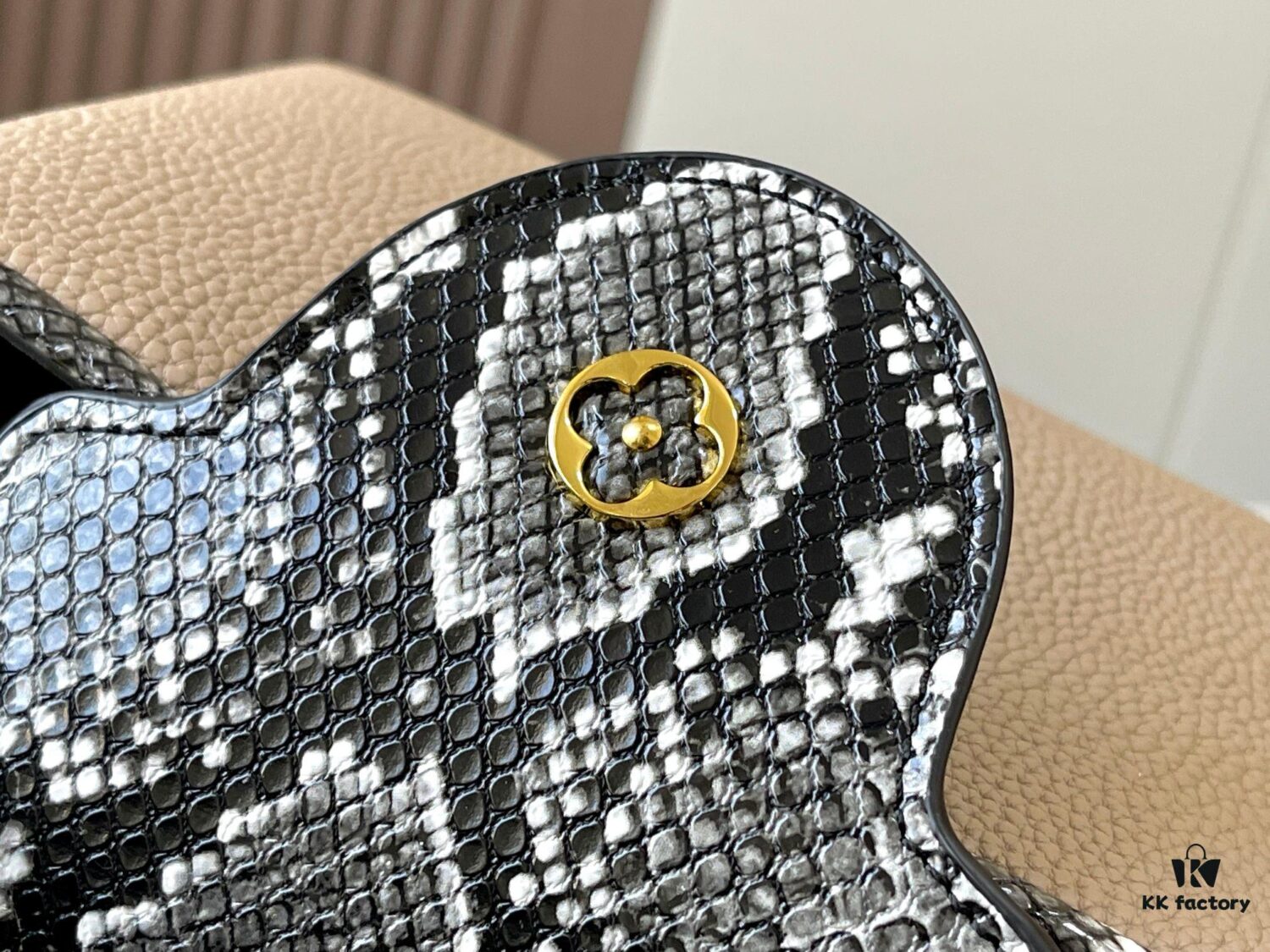 Exclusive On-site Photo - Upgraded M95508 CAPUCINES Small Handbag