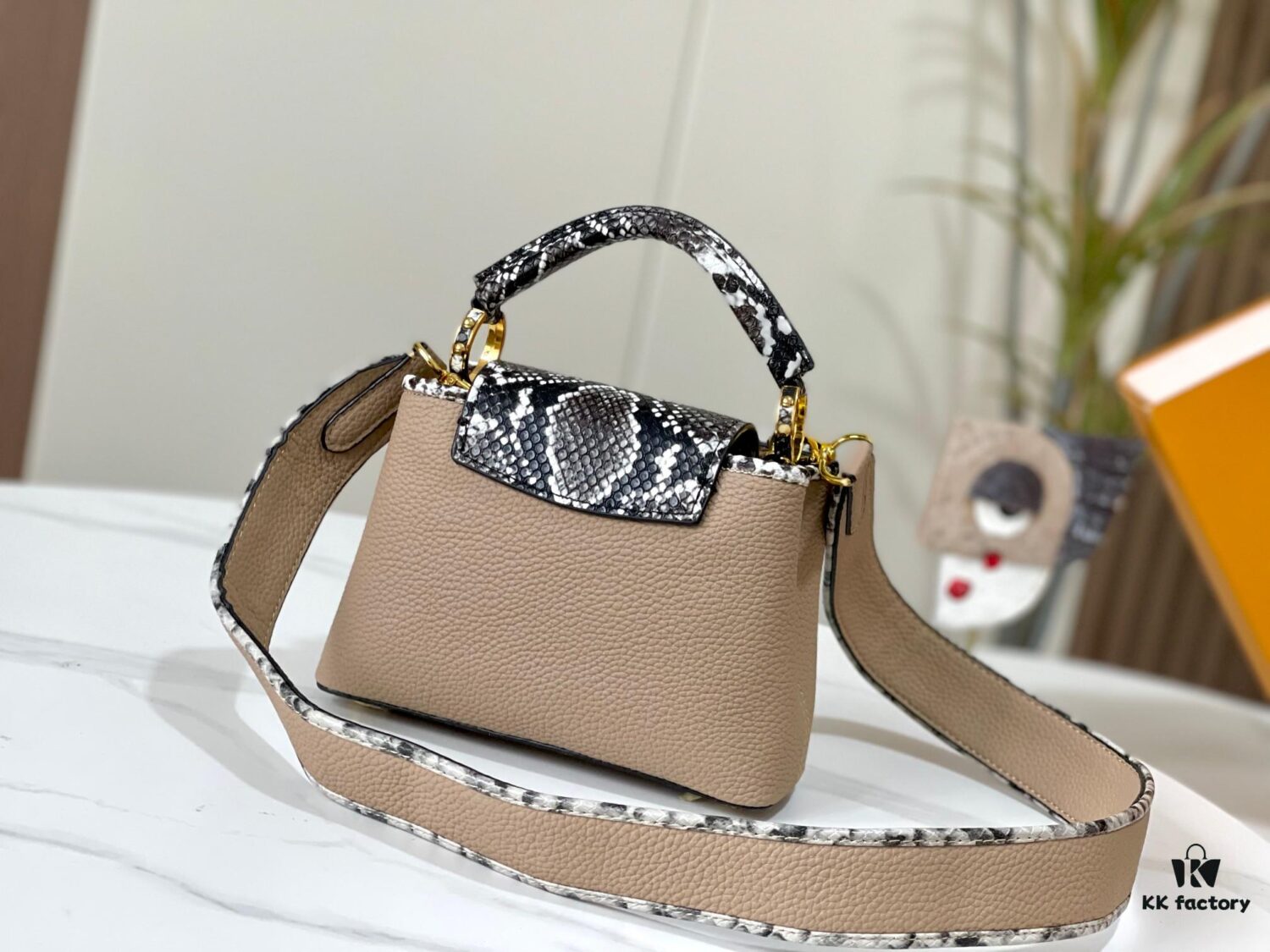 Exclusive On-hand Photo - Upgraded M95509 CAPUCINES Mini Bag