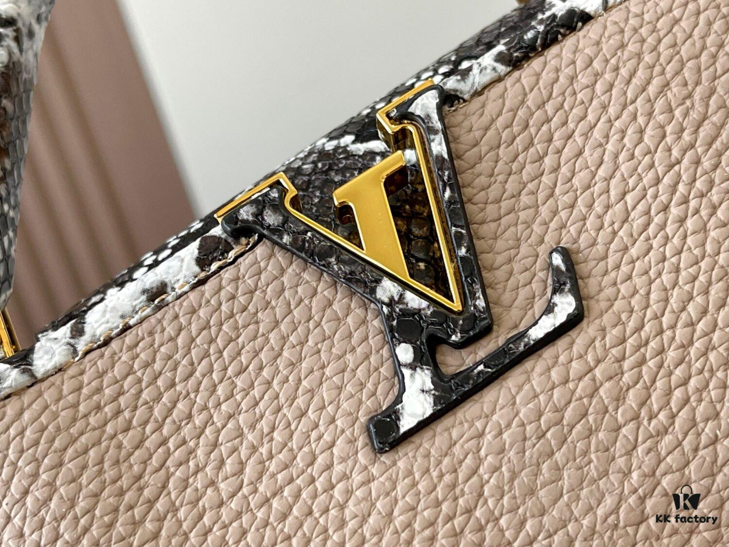 Exclusive On-hand Photo - Upgraded M95509 CAPUCINES Mini Bag