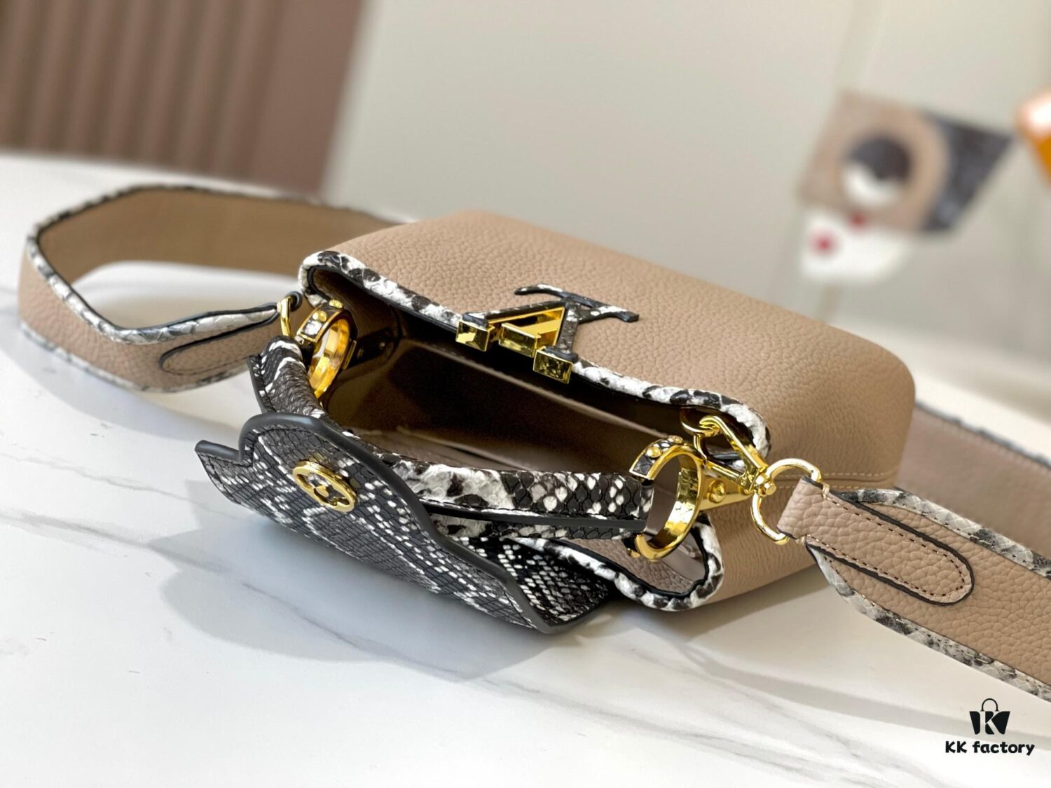 Exclusive On-hand Photo - Upgraded M95509 CAPUCINES Mini Bag